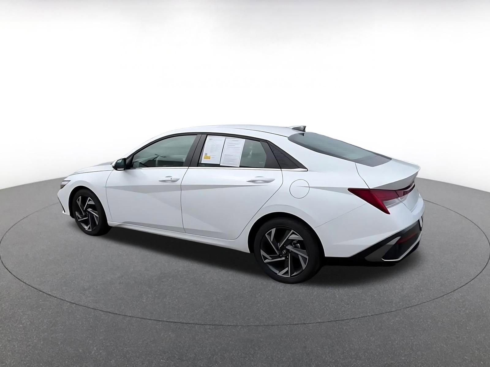 Thumbnail: 2025 Hyundai Elantra - 10