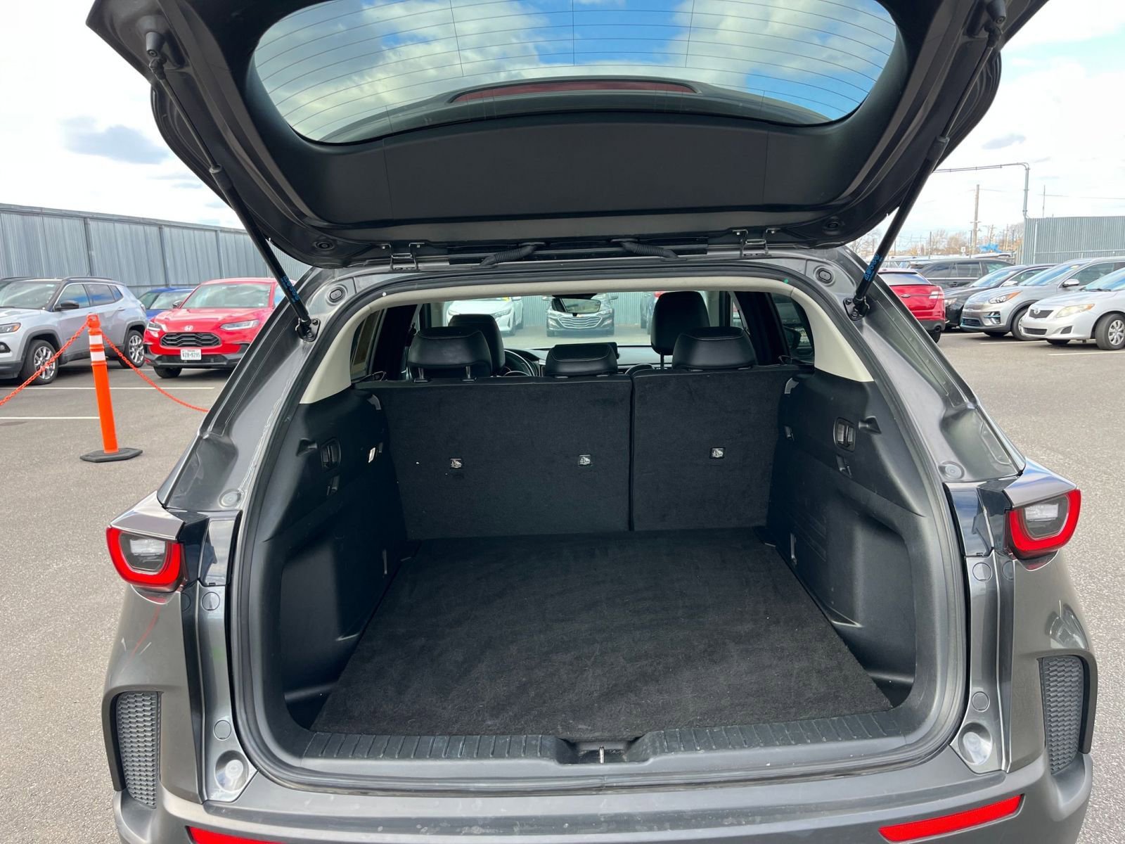 Thumbnail: 2025 Mazda CX-50 - 31