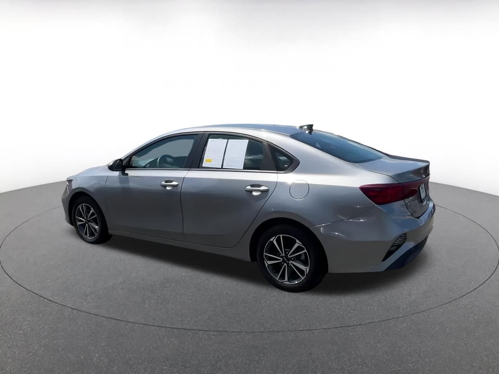 Thumbnail: 2024 Kia Forte - 10