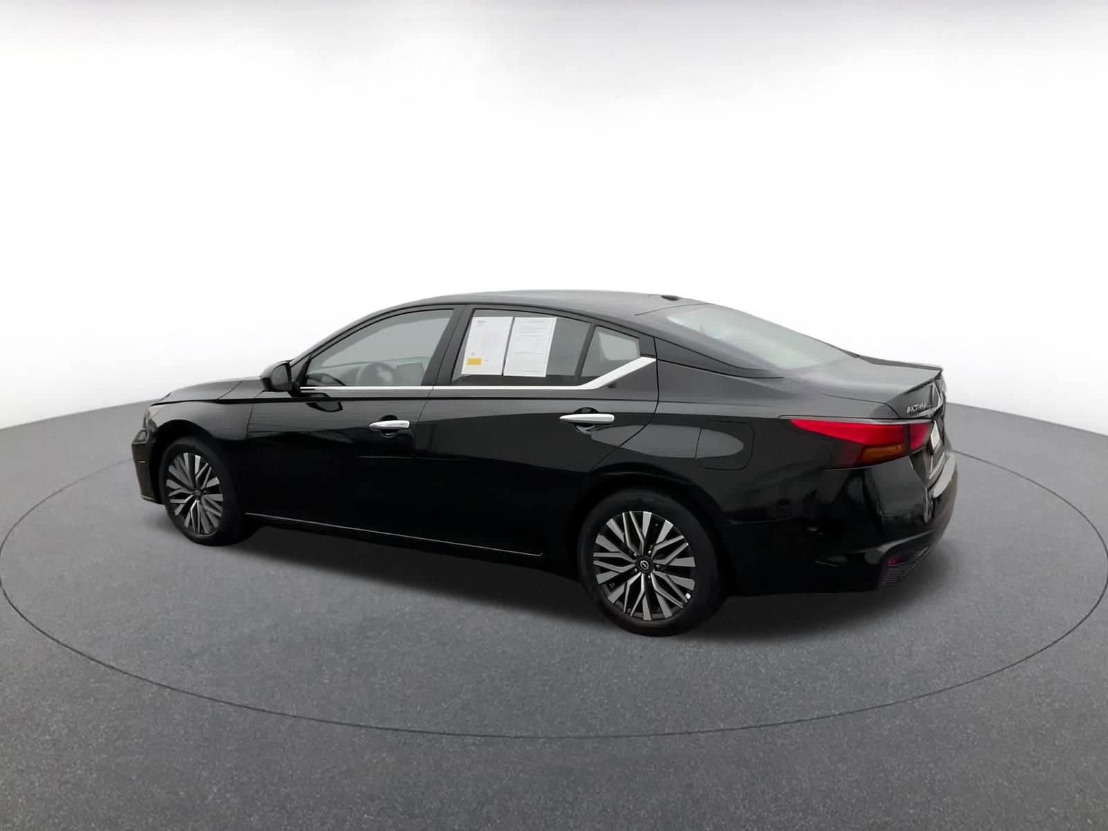 Thumbnail: 2024 Nissan Altima - 10