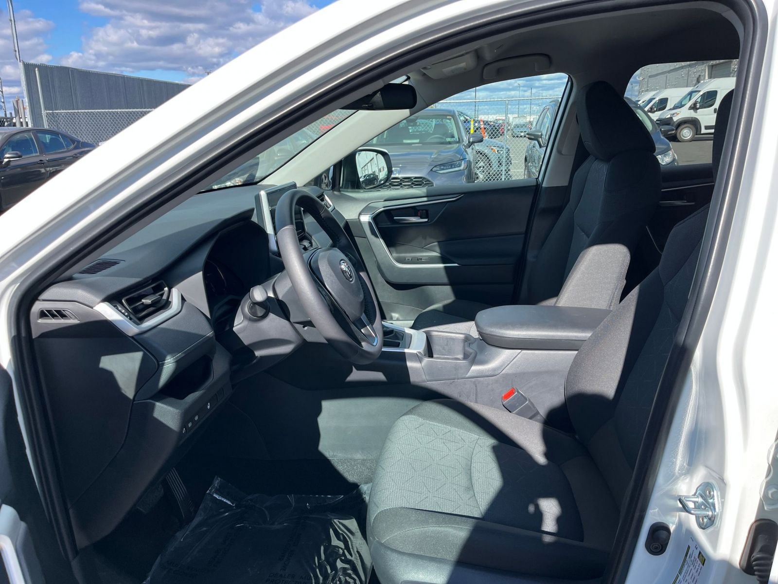 Thumbnail: 2025 Toyota RAV4 - 27