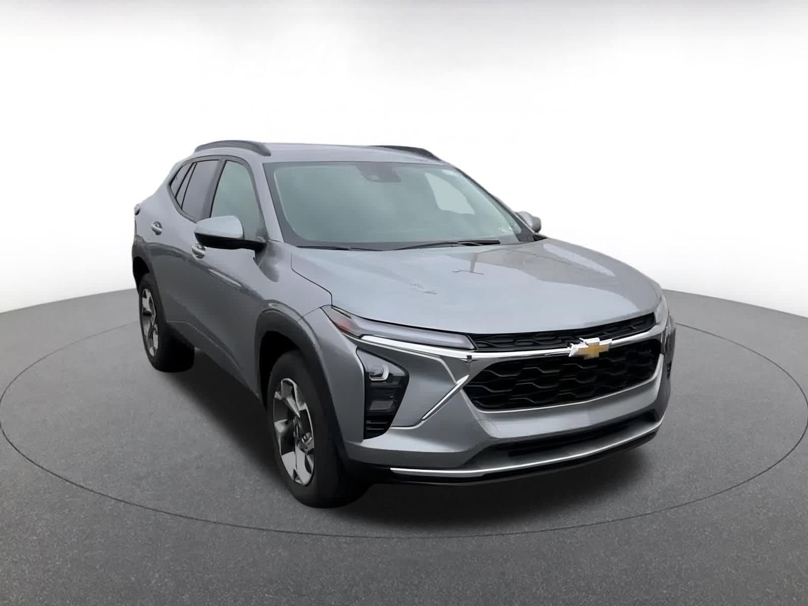 Thumbnail: 2025 Chevrolet Trax - 3