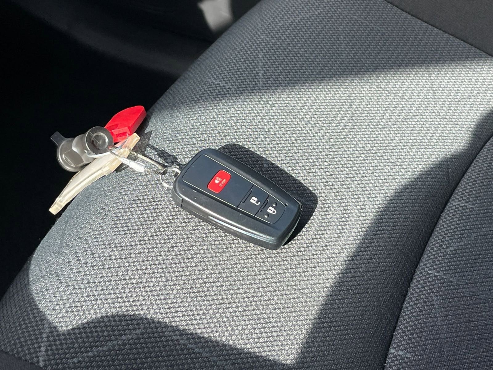 Thumbnail: 2025 Toyota RAV4 - 22