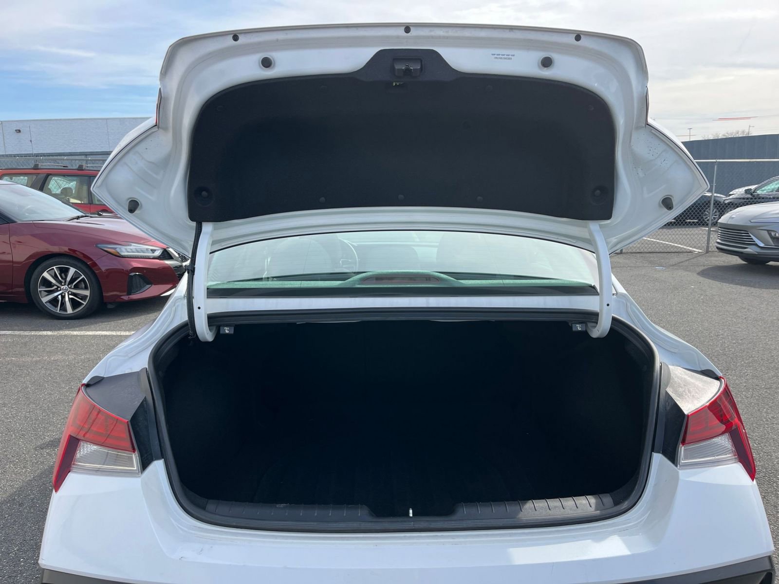 Thumbnail: 2025 Hyundai Elantra - 32