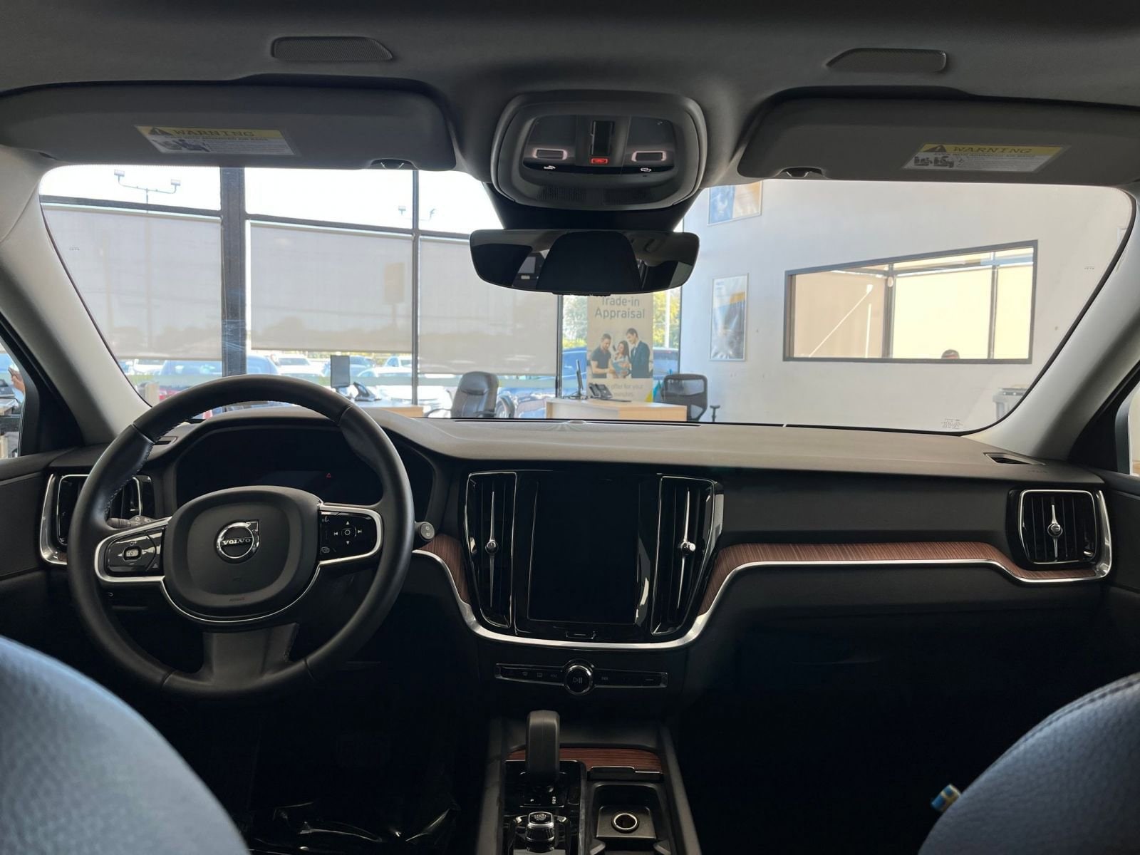 Thumbnail: 2025 Volvo S60 - 33