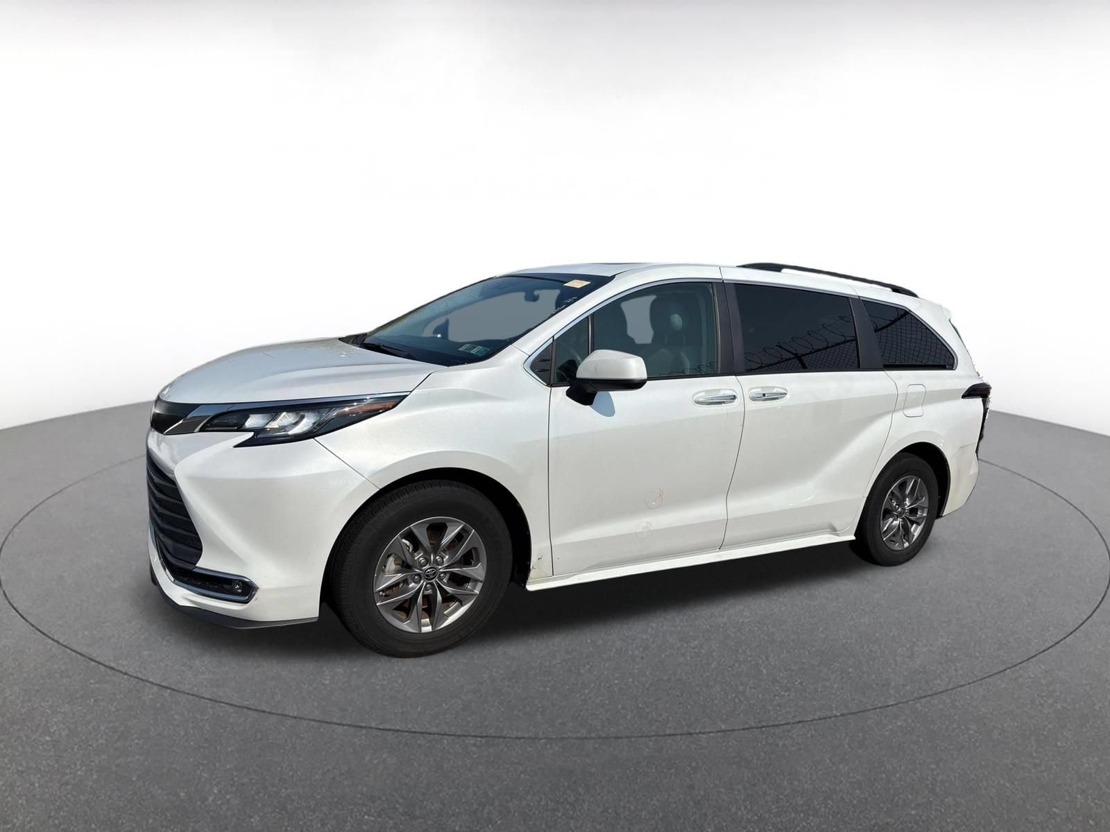 Thumbnail: 2023 Toyota Sienna - 4