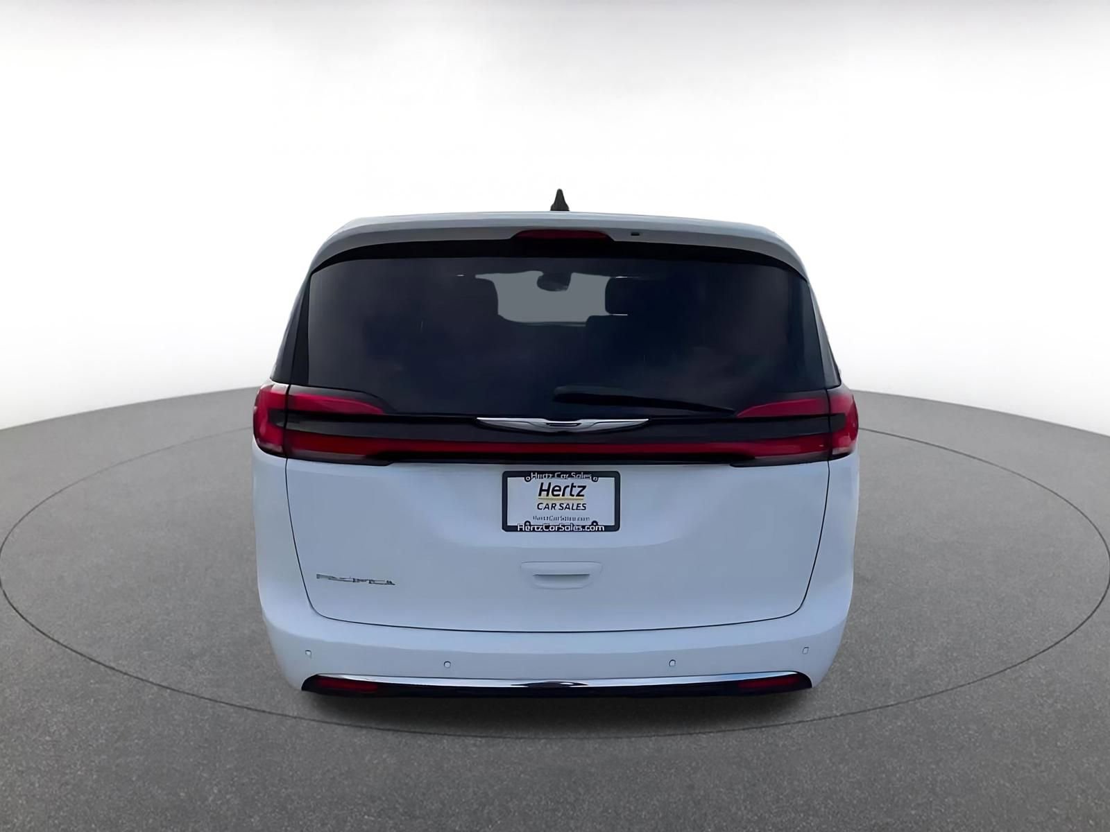 Thumbnail: 2023 Chrysler Pacifica - 12