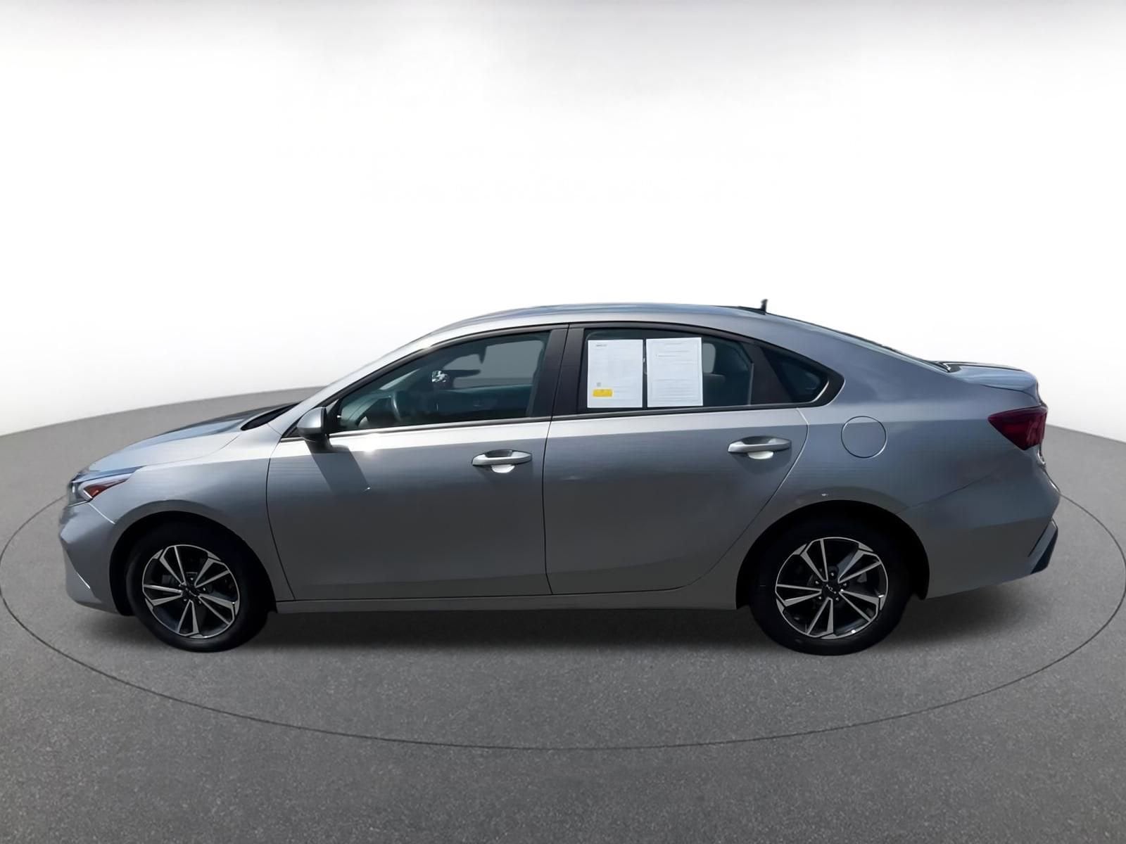 Thumbnail: 2024 Kia Forte - 8