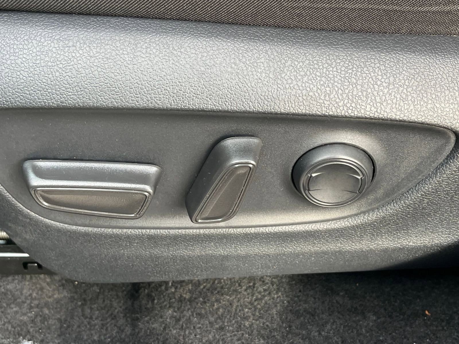 Thumbnail: 2025 Toyota RAV4 - 23