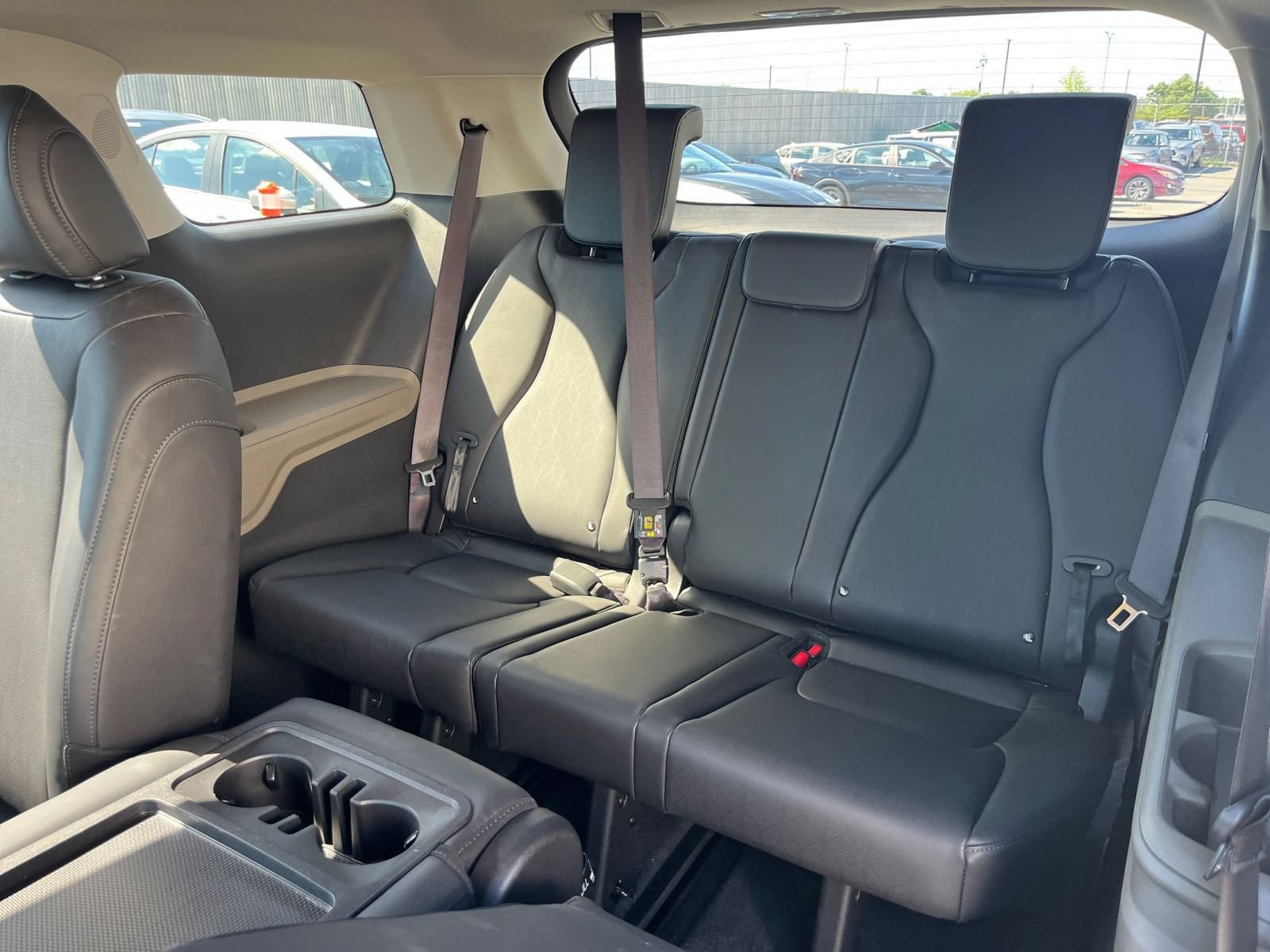 Thumbnail: 2026 Kia Carnival - 25