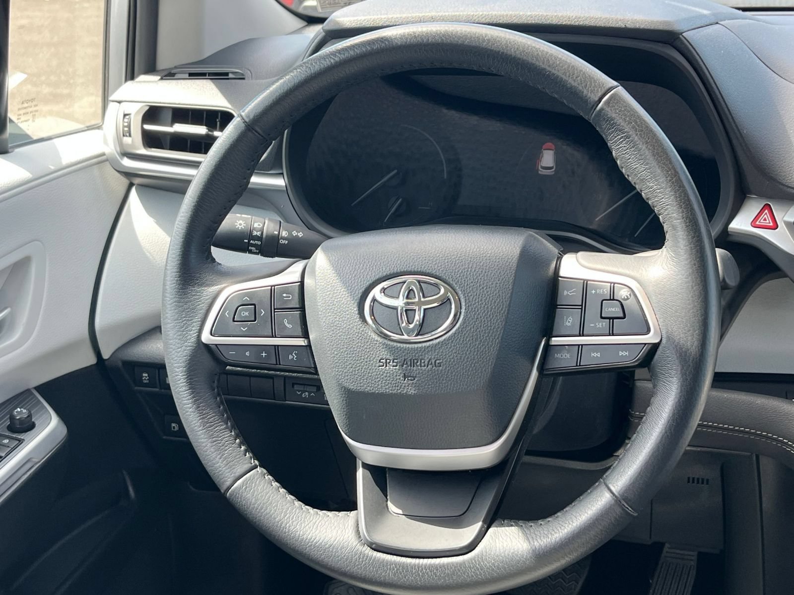 Thumbnail: 2025 Toyota Sienna - 28