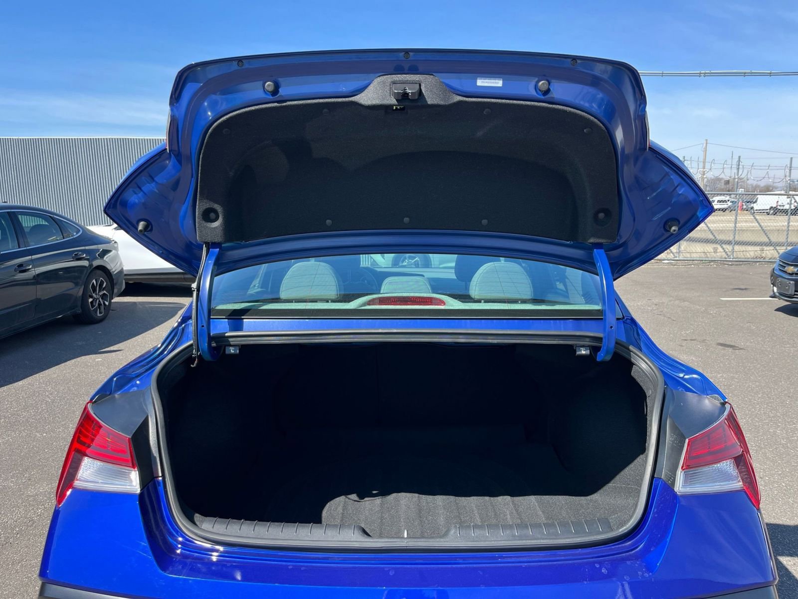 Thumbnail: 2025 Hyundai Elantra - 32