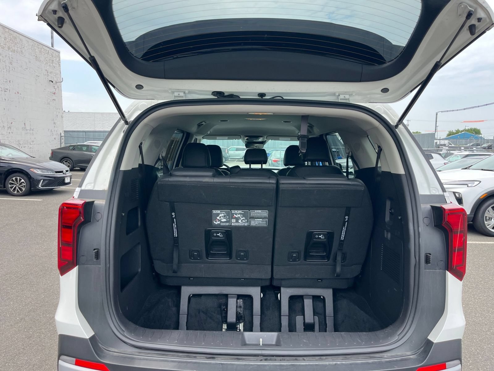 Thumbnail: 2026 Kia Carnival - 34