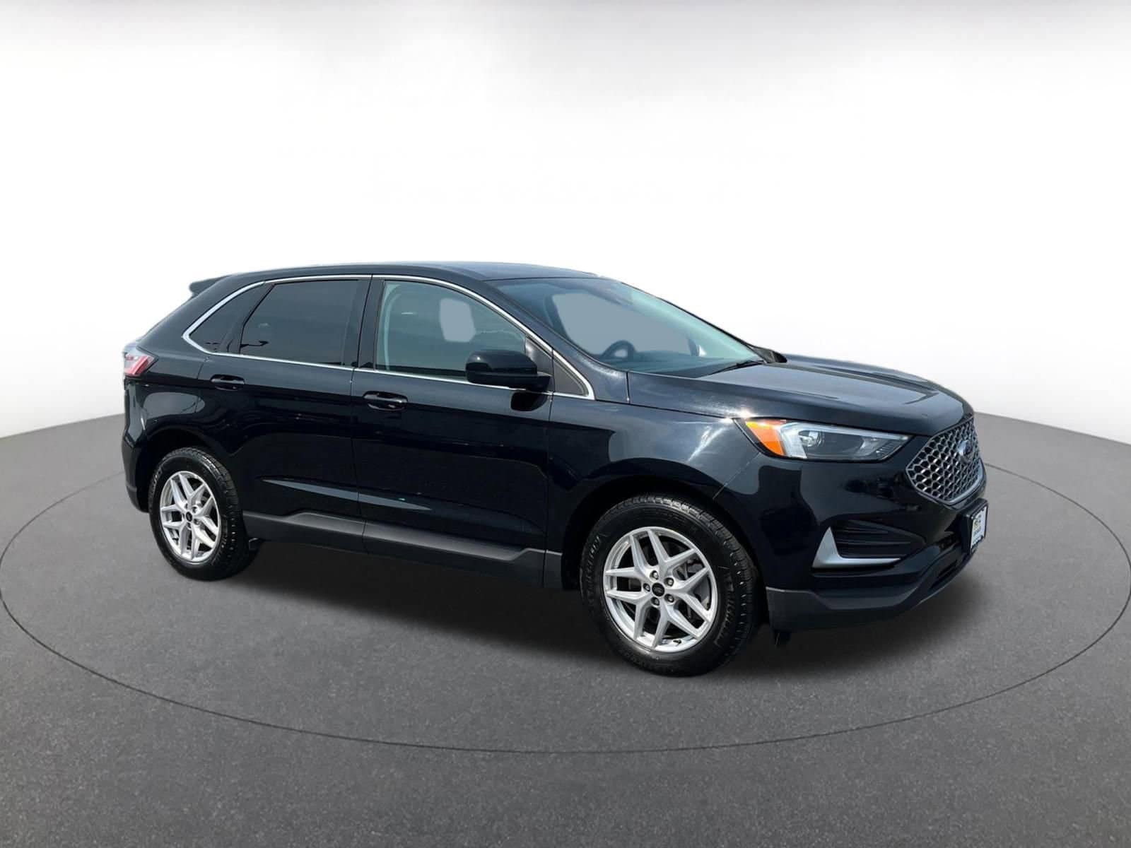 2024 Ford Edge SEL Hero Image