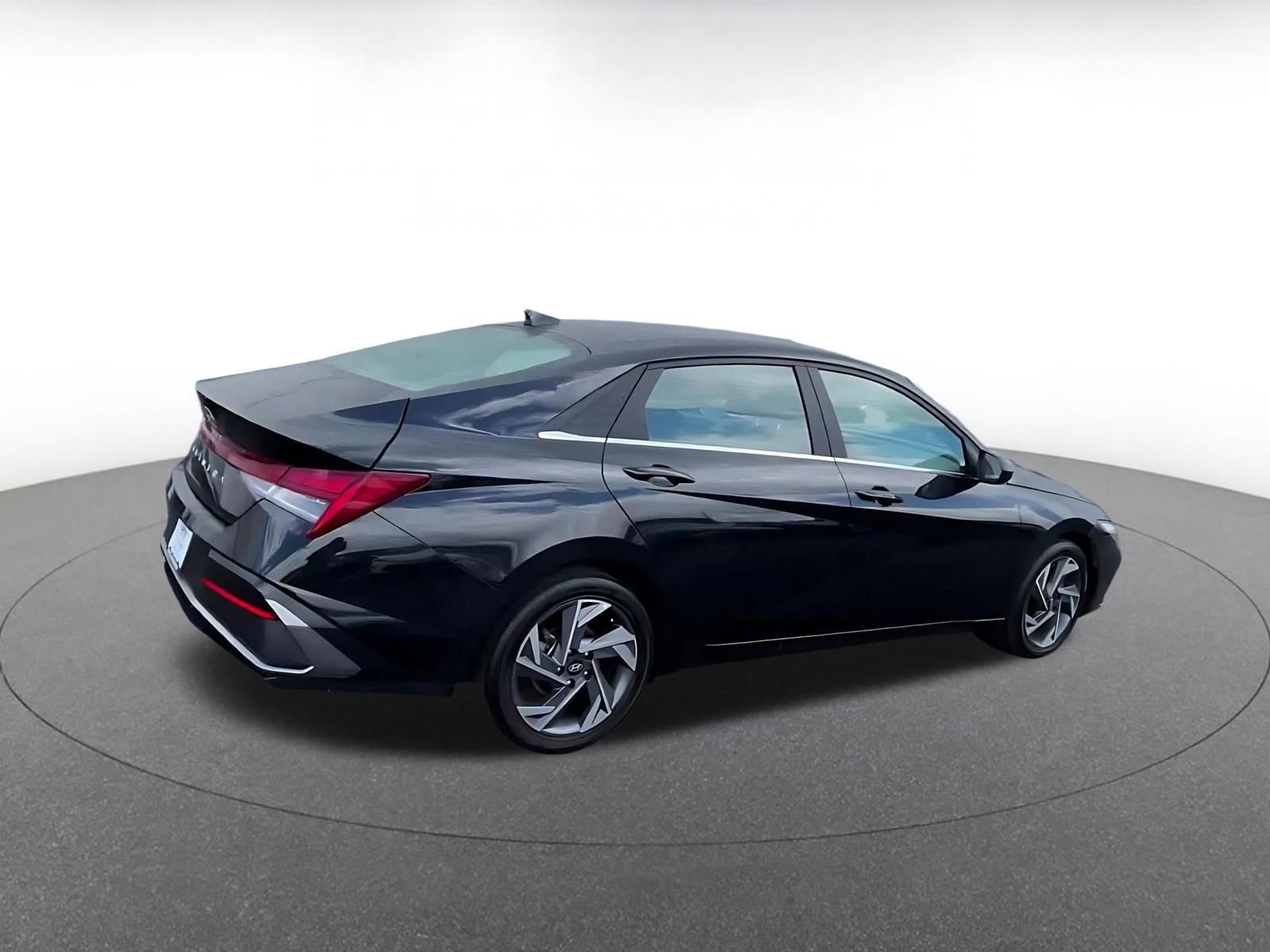 Thumbnail: 2025 Hyundai Elantra - 13