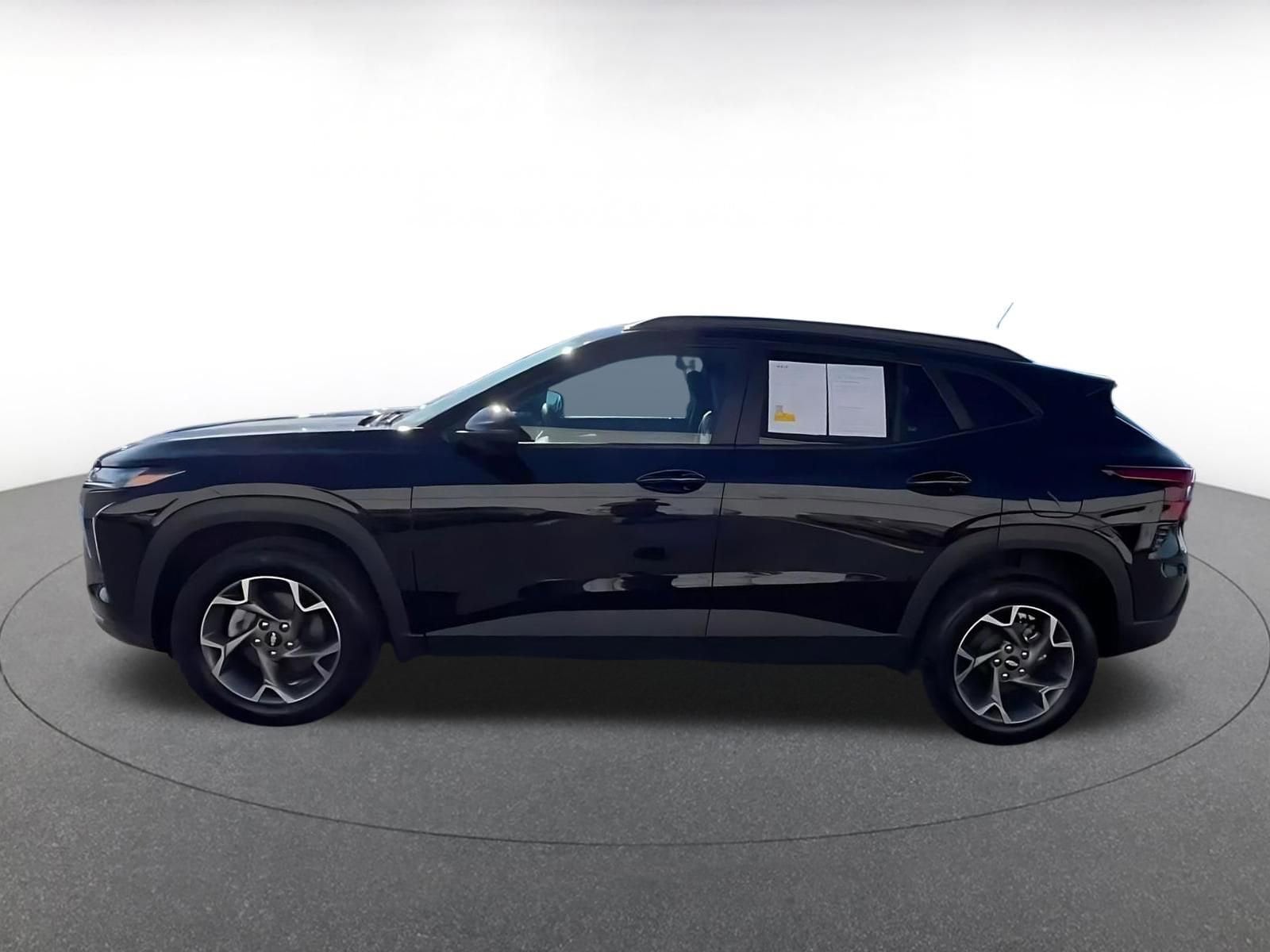 Thumbnail: 2025 Chevrolet Trax - 8