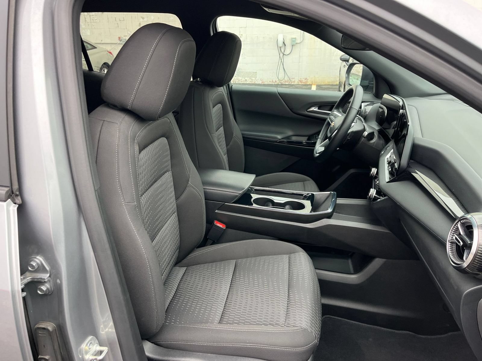 2025 Chevrolet Equinox LT - Photo 30