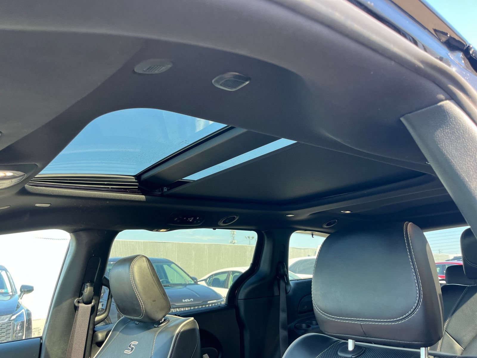 Thumbnail: 2025 Chrysler Pacifica - 30