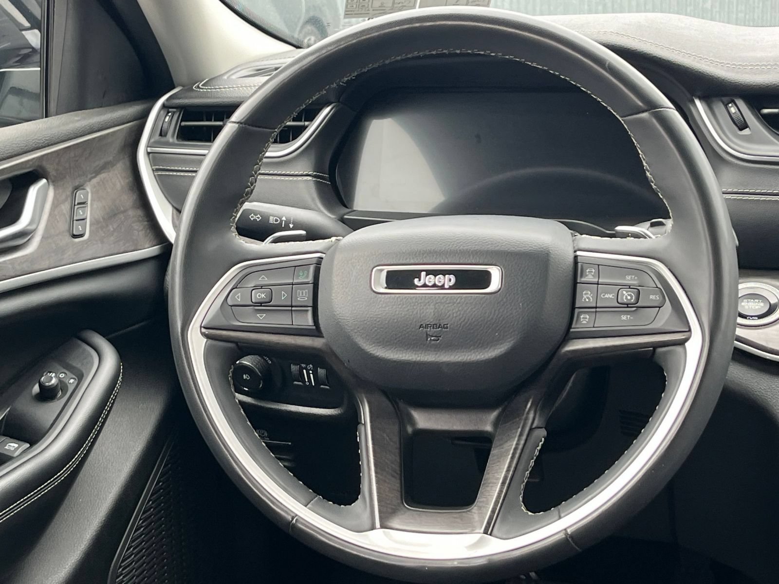 Thumbnail: 2023 Jeep Grand Cherokee - 30