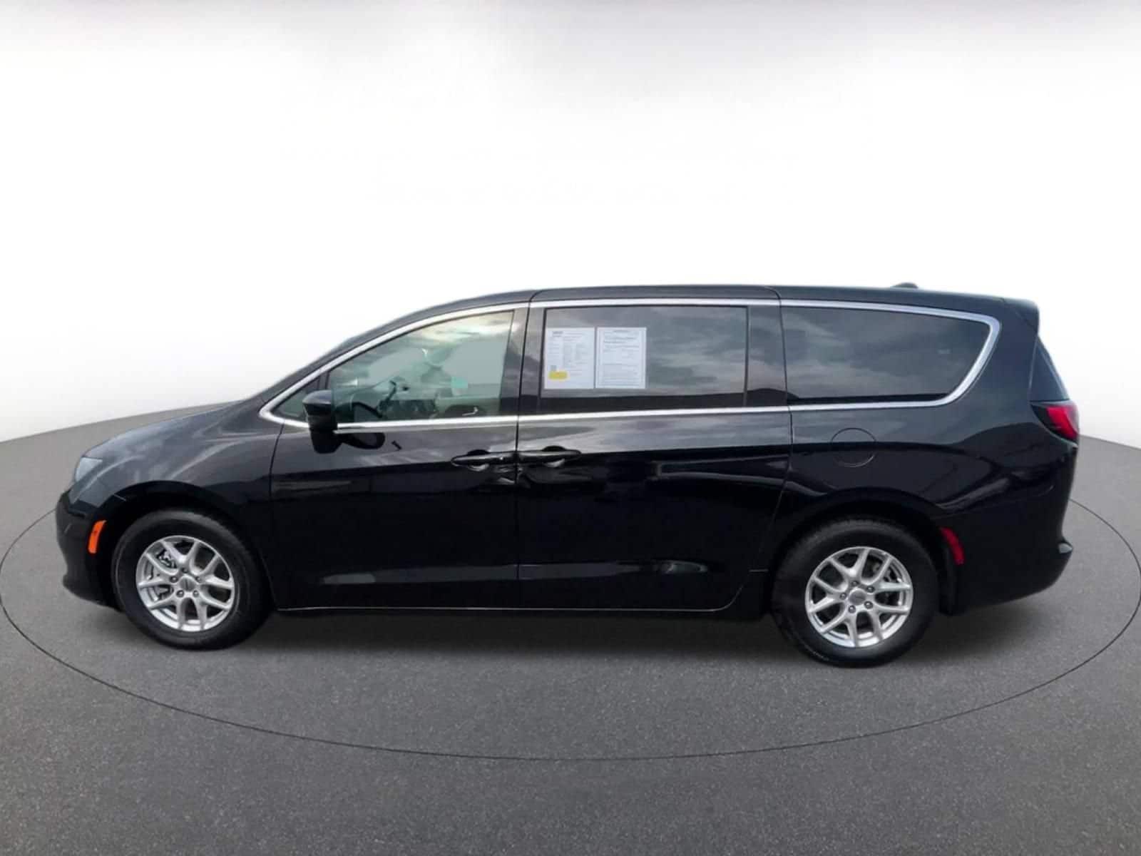Thumbnail: 2024 Chrysler Voyager - 7