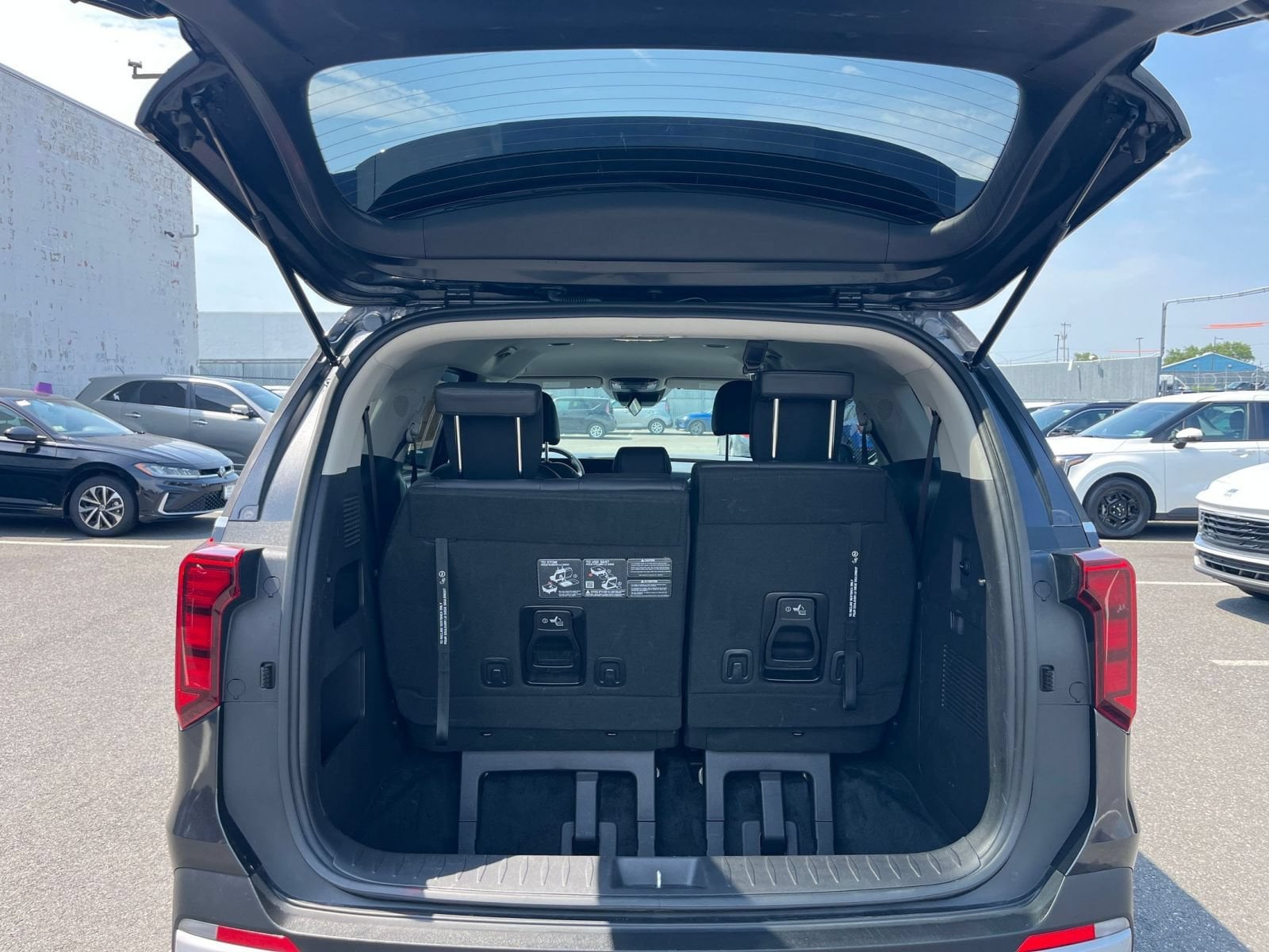 Thumbnail: 2026 Kia Carnival - 33