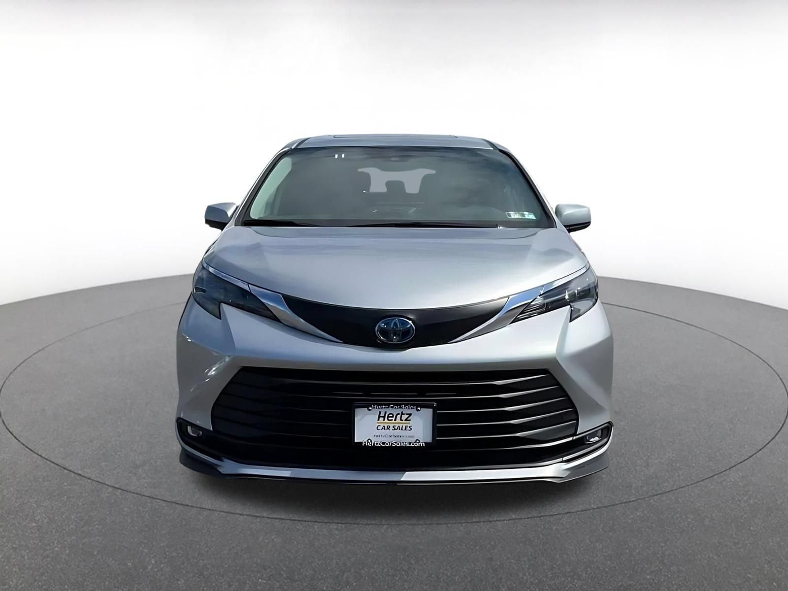 Thumbnail: 2025 Toyota Sienna - 4