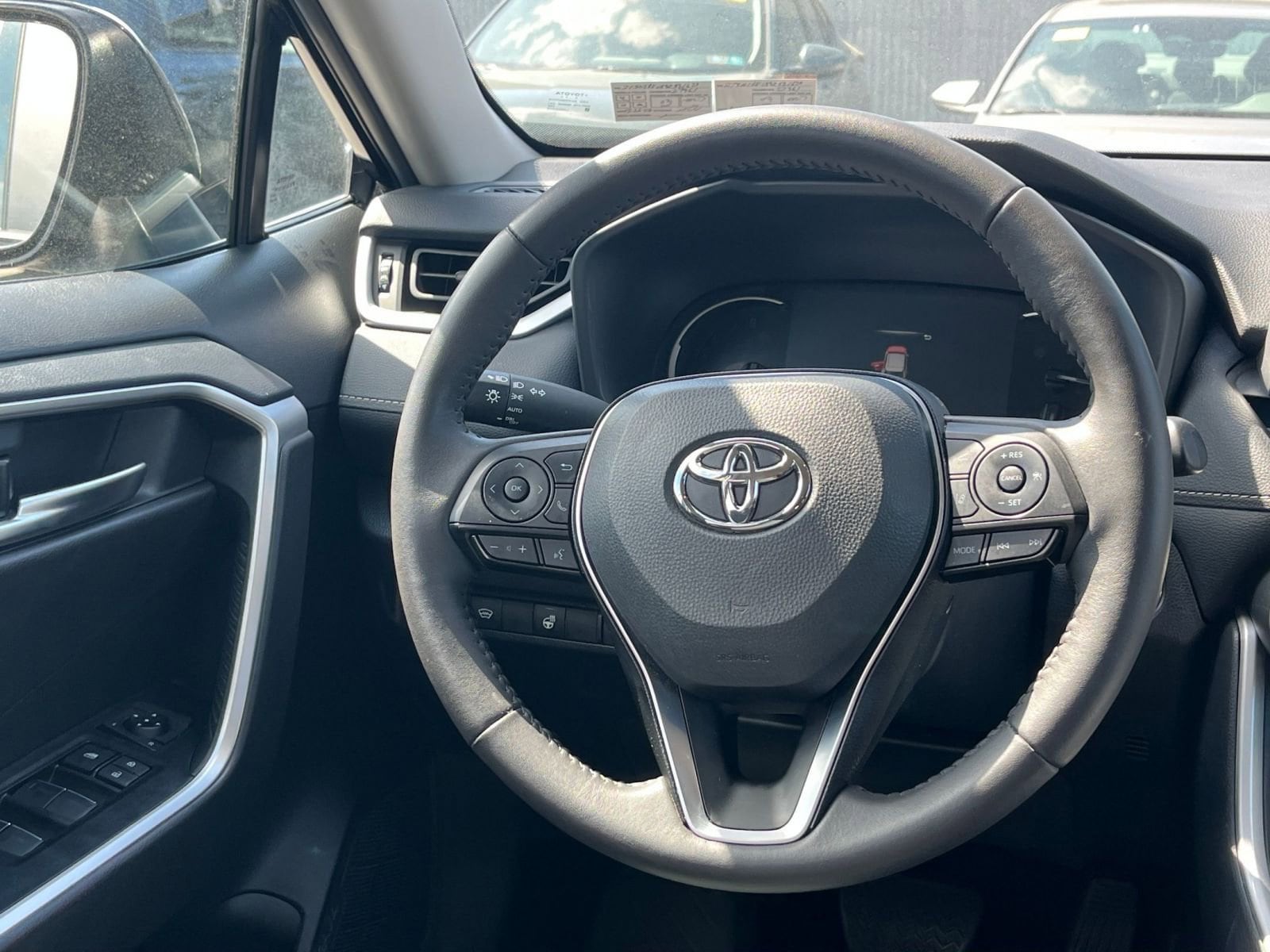 Thumbnail: 2025 Toyota RAV4 - 28
