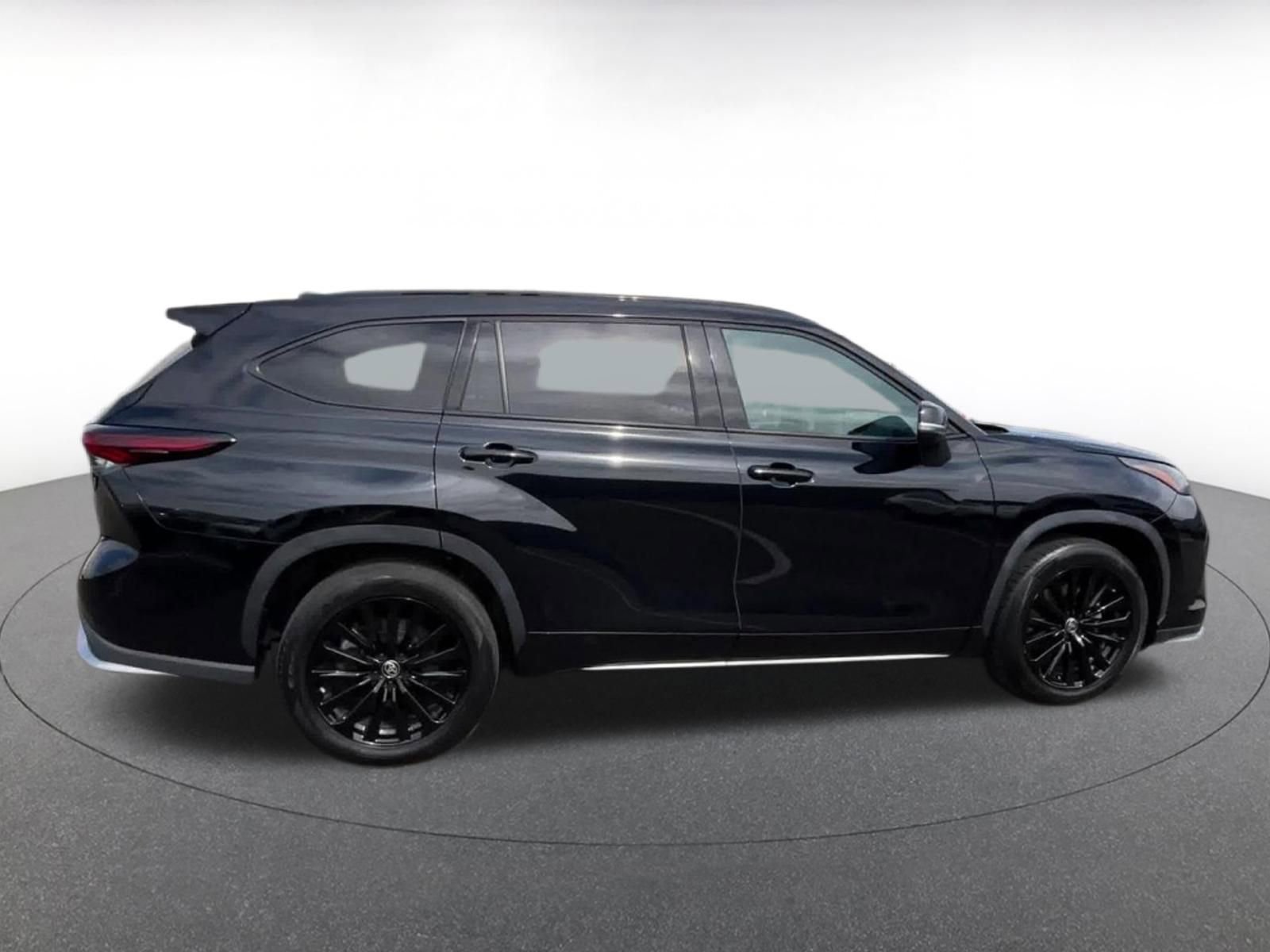 Thumbnail: 2025 Toyota Highlander - 16