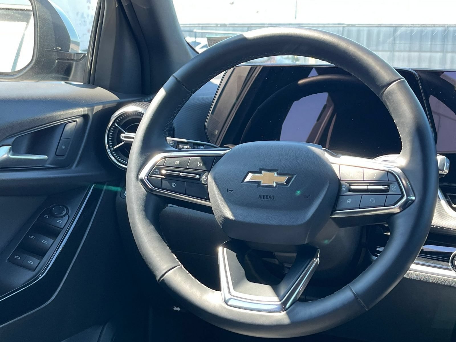 Thumbnail: 2025 Chevrolet Equinox - 23