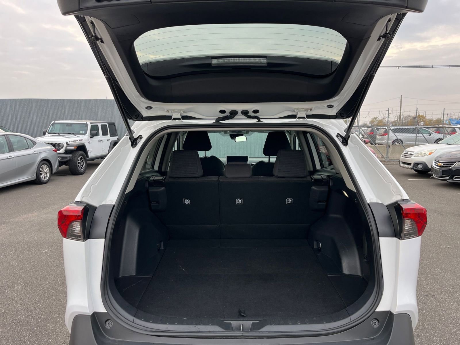 Thumbnail: 2025 Toyota RAV4 - 30