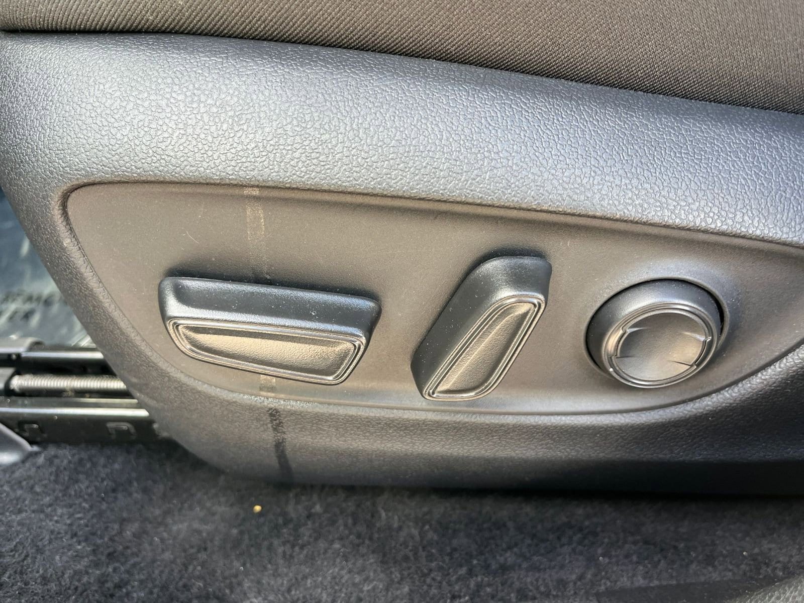 Thumbnail: 2025 Toyota RAV4 - 23