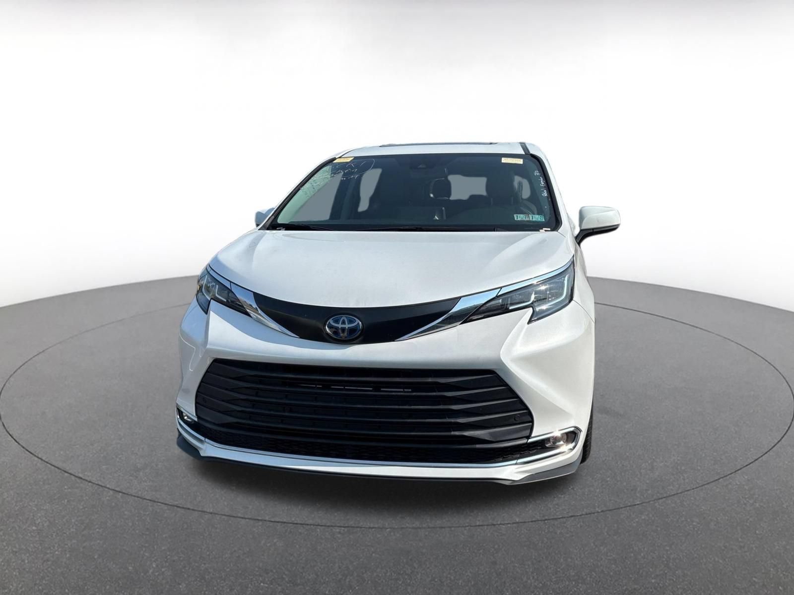 Thumbnail: 2023 Toyota Sienna - 3
