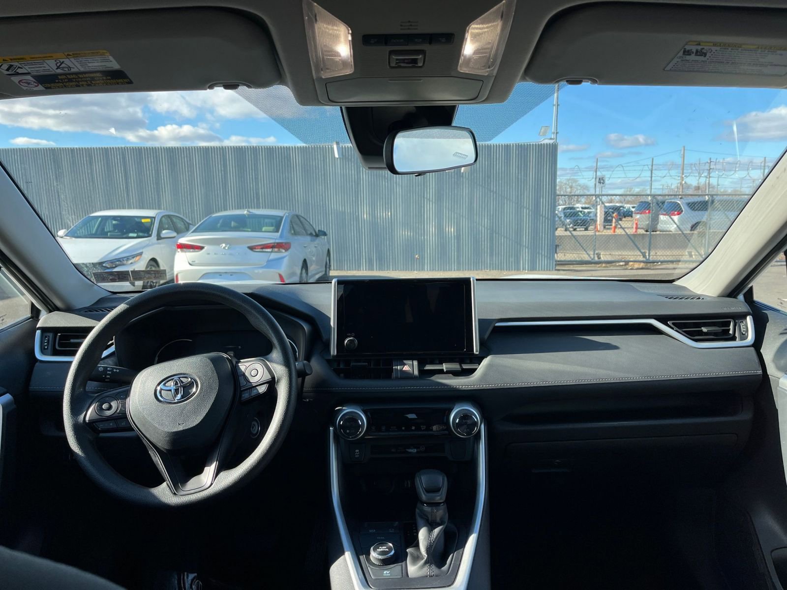 Thumbnail: 2025 Toyota RAV4 - 32