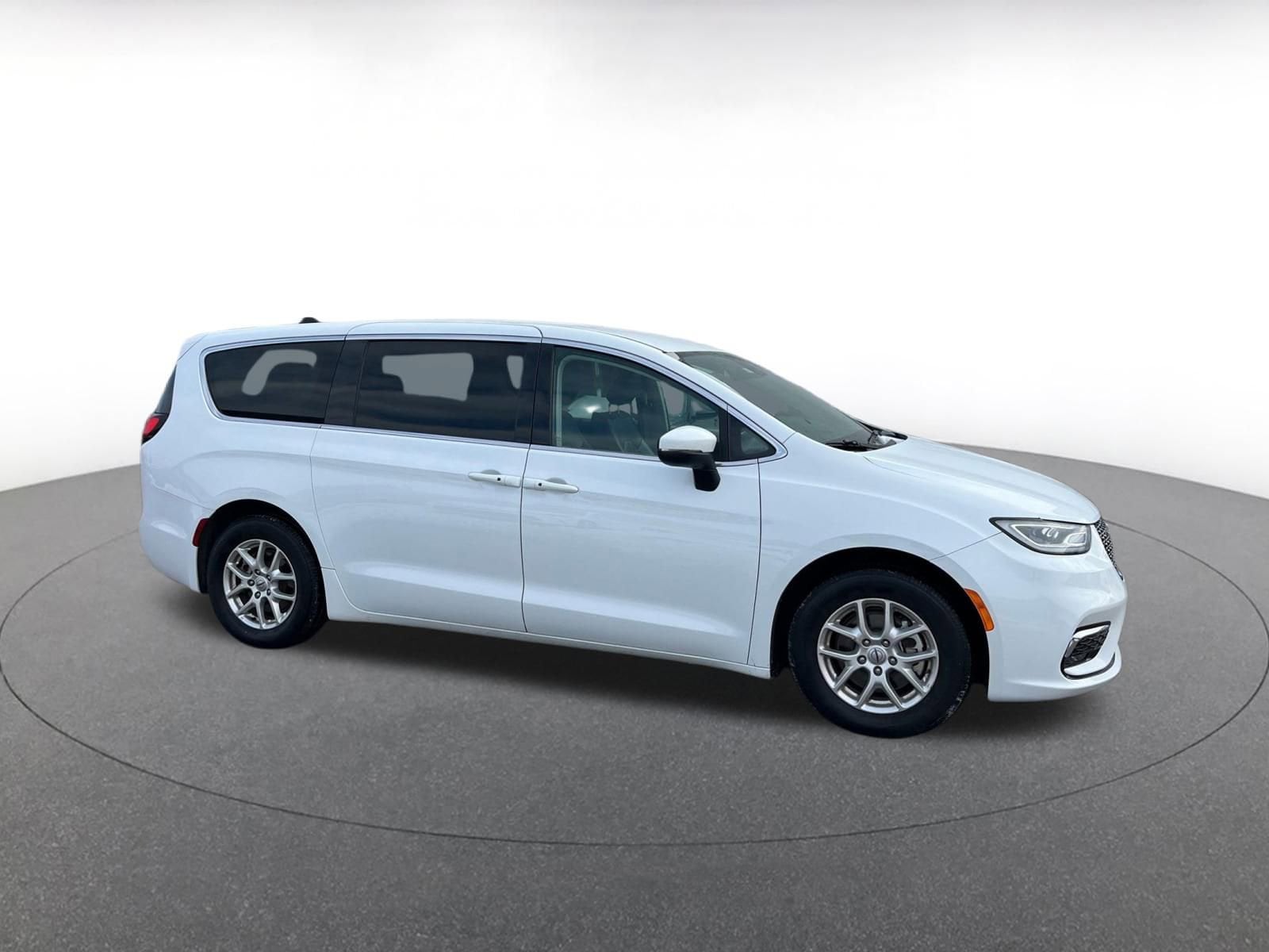 Thumbnail: 2023 Chrysler Pacifica - 1