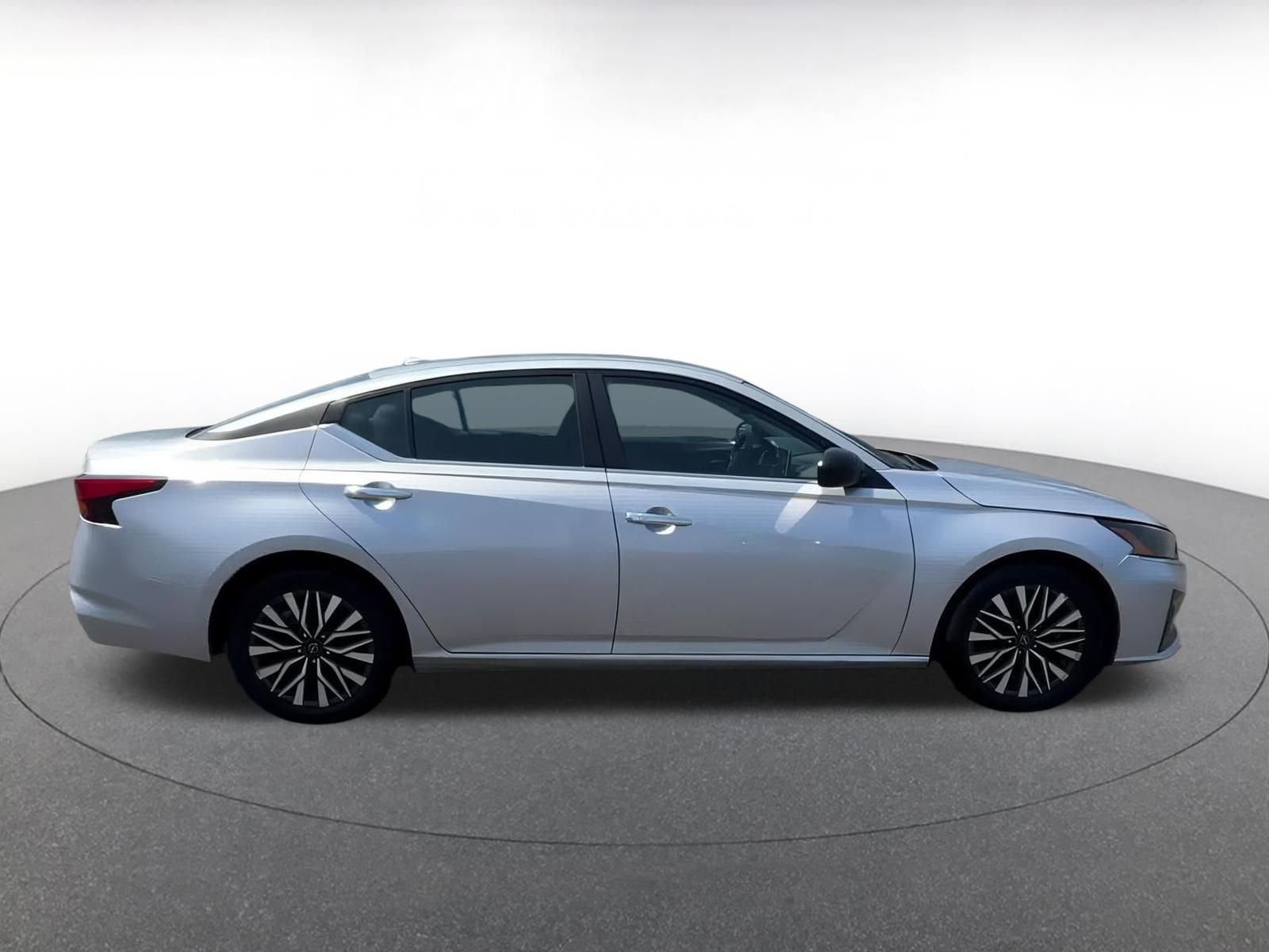 2024 Nissan Altima SV 16