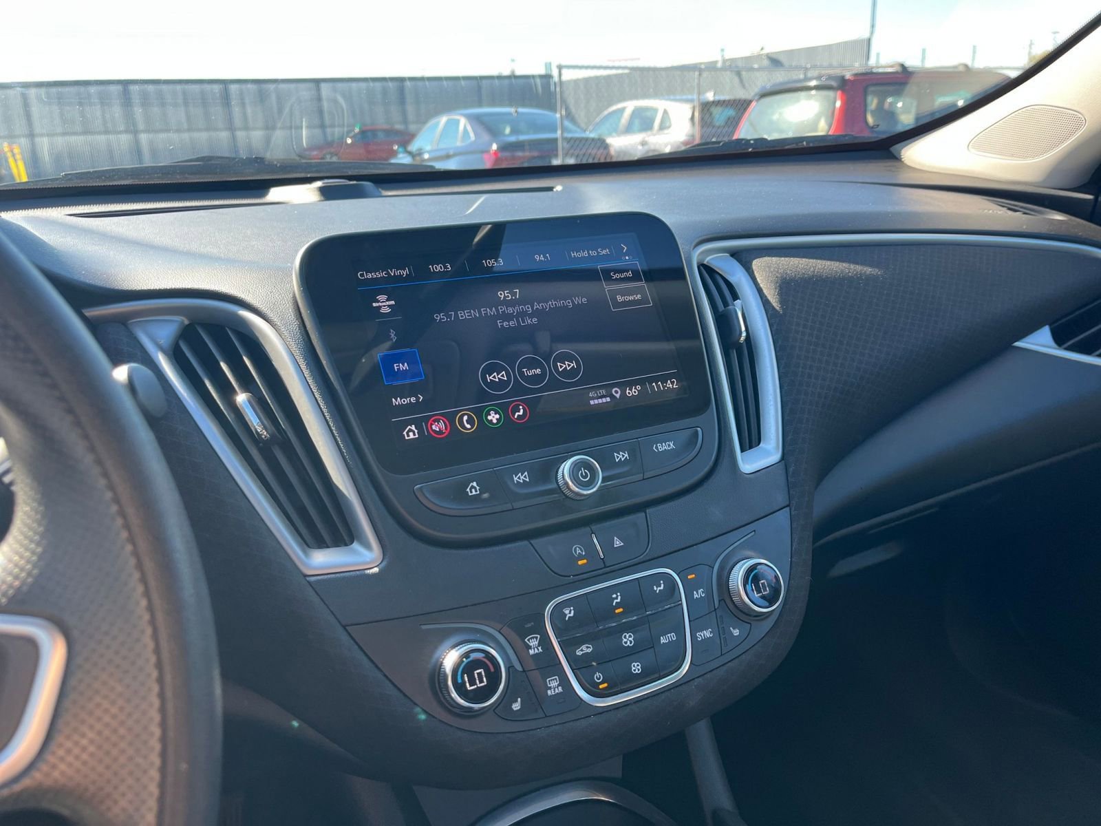 Thumbnail: 2023 Chevrolet Malibu - 21