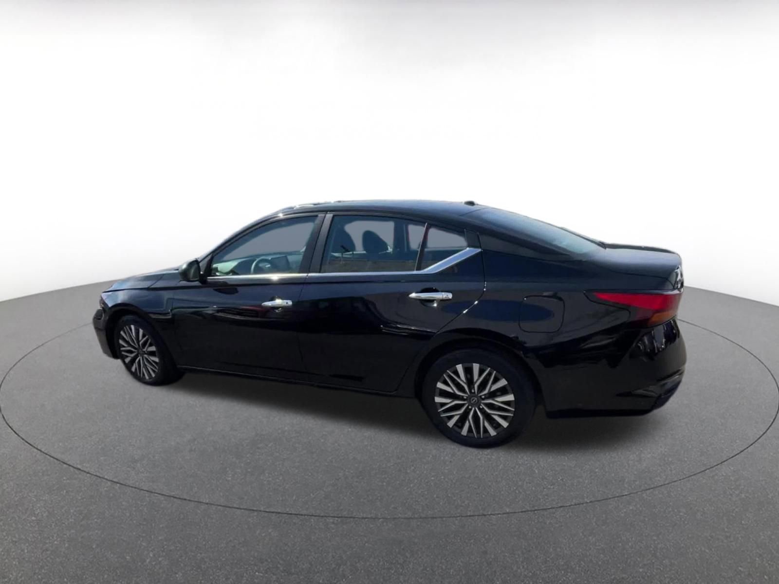 Thumbnail: 2025 Nissan Altima - 10