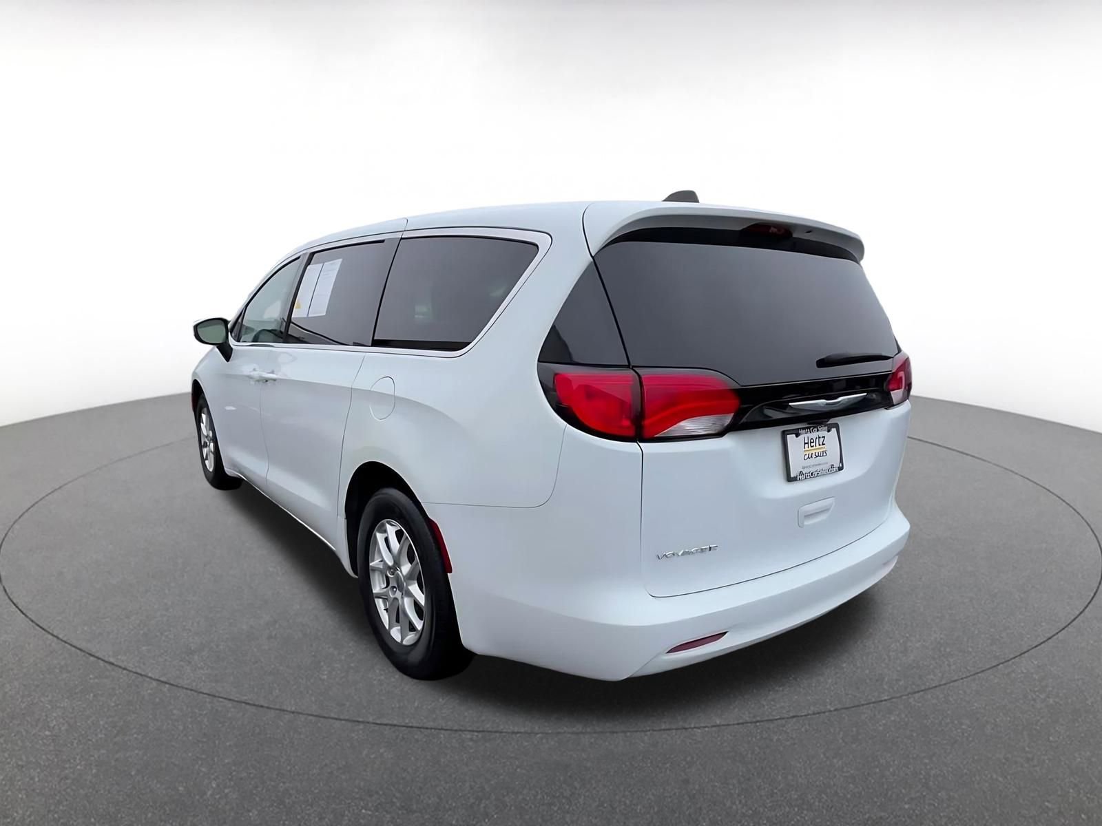 Thumbnail: 2023 Chrysler Voyager - 11