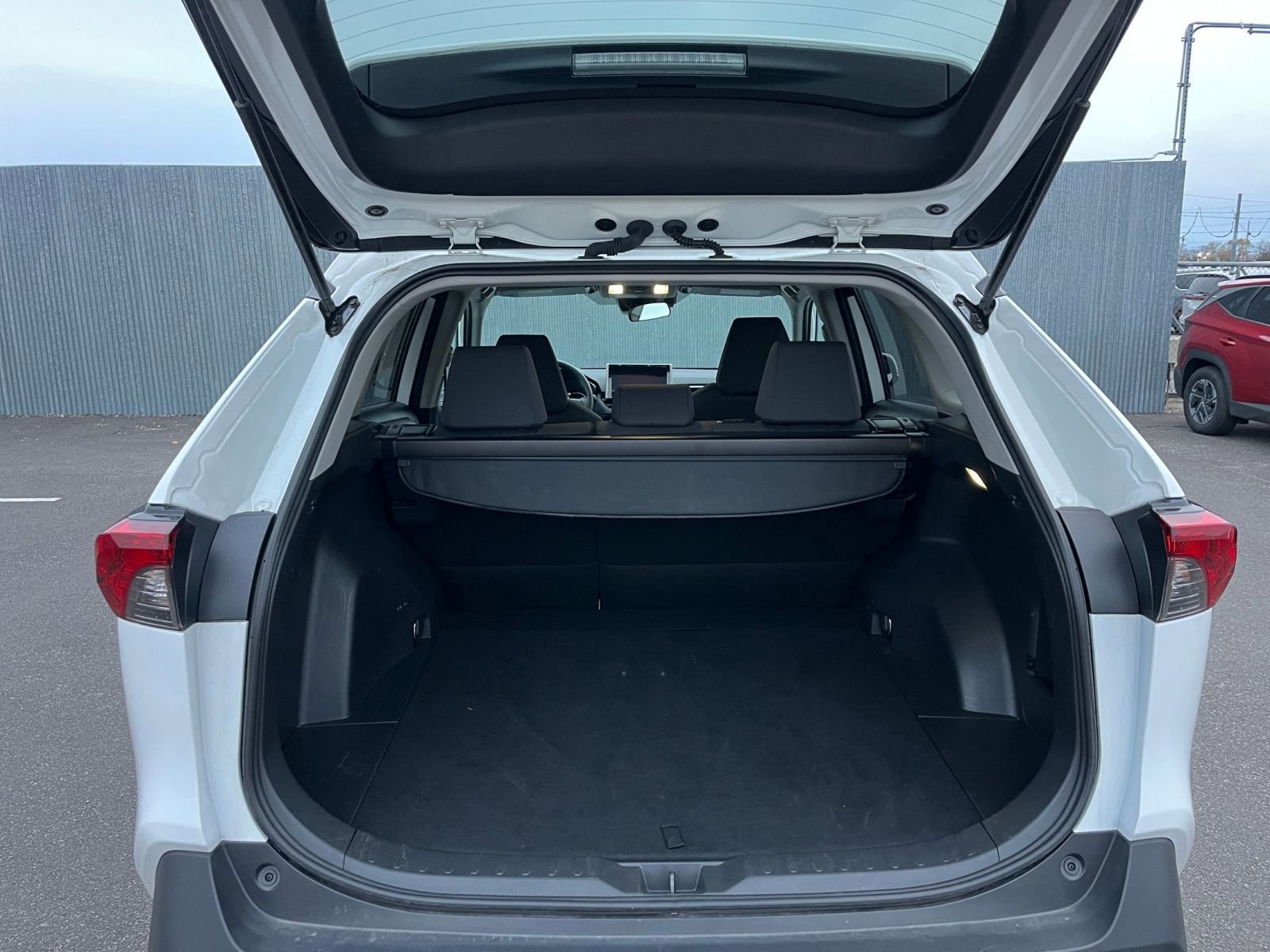 Thumbnail: 2025 Toyota RAV4 - 31