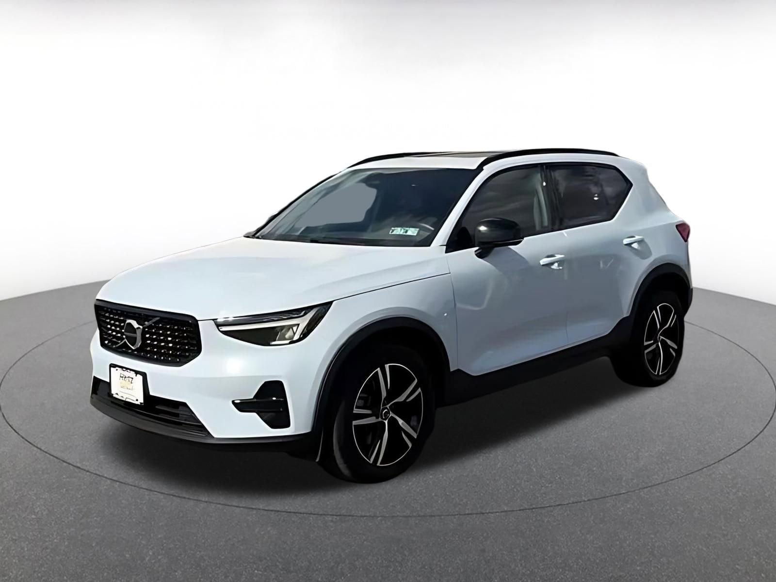 Thumbnail: 2024 Volvo XC40 - 7