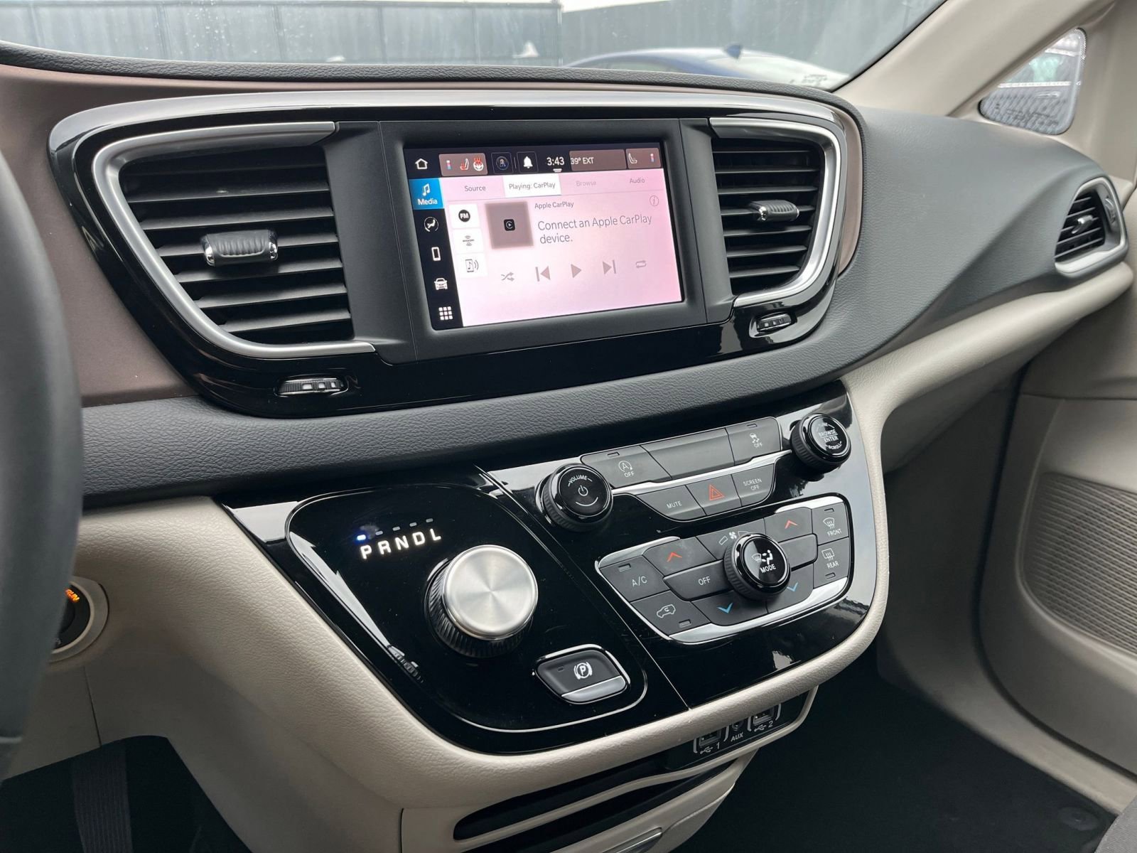 Thumbnail: 2023 Chrysler Voyager - 20