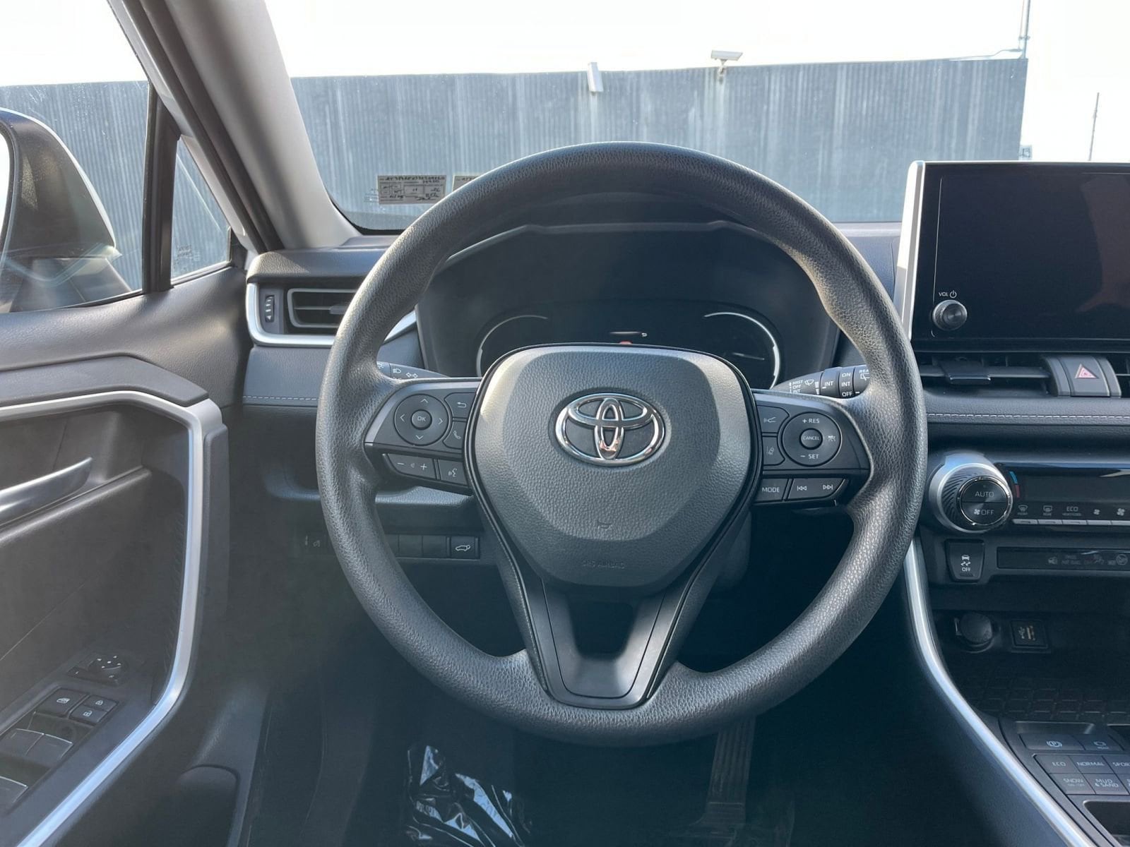 Thumbnail: 2025 Toyota RAV4 - 28