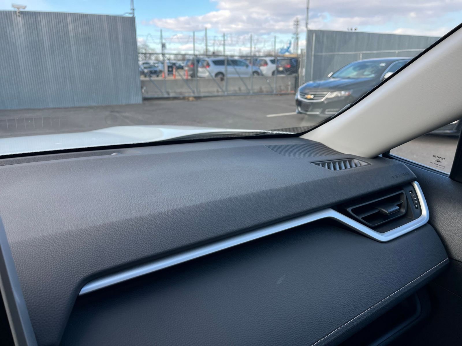 Thumbnail: 2025 Toyota RAV4 - 34