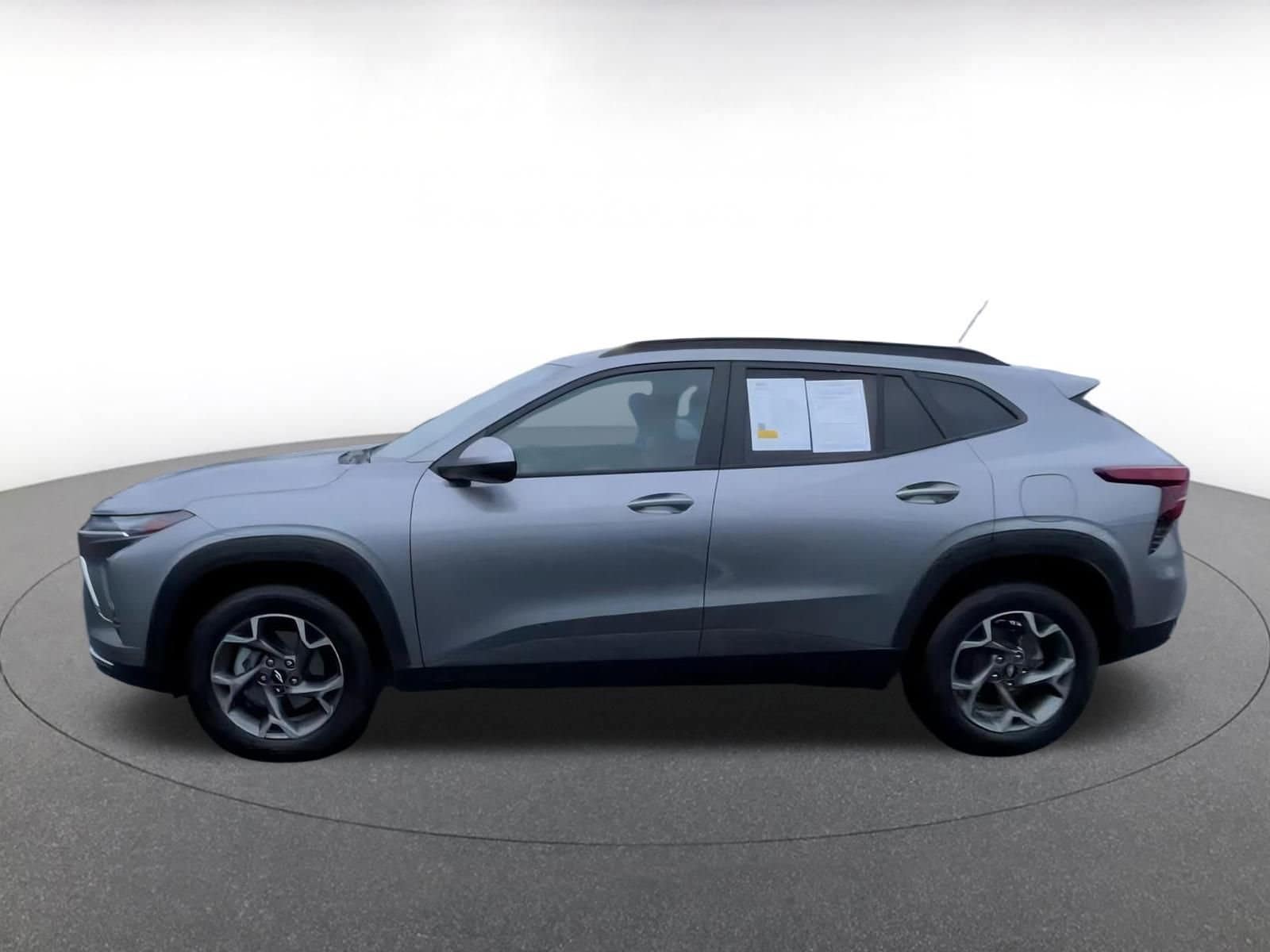 Thumbnail: 2025 Chevrolet Trax - 8