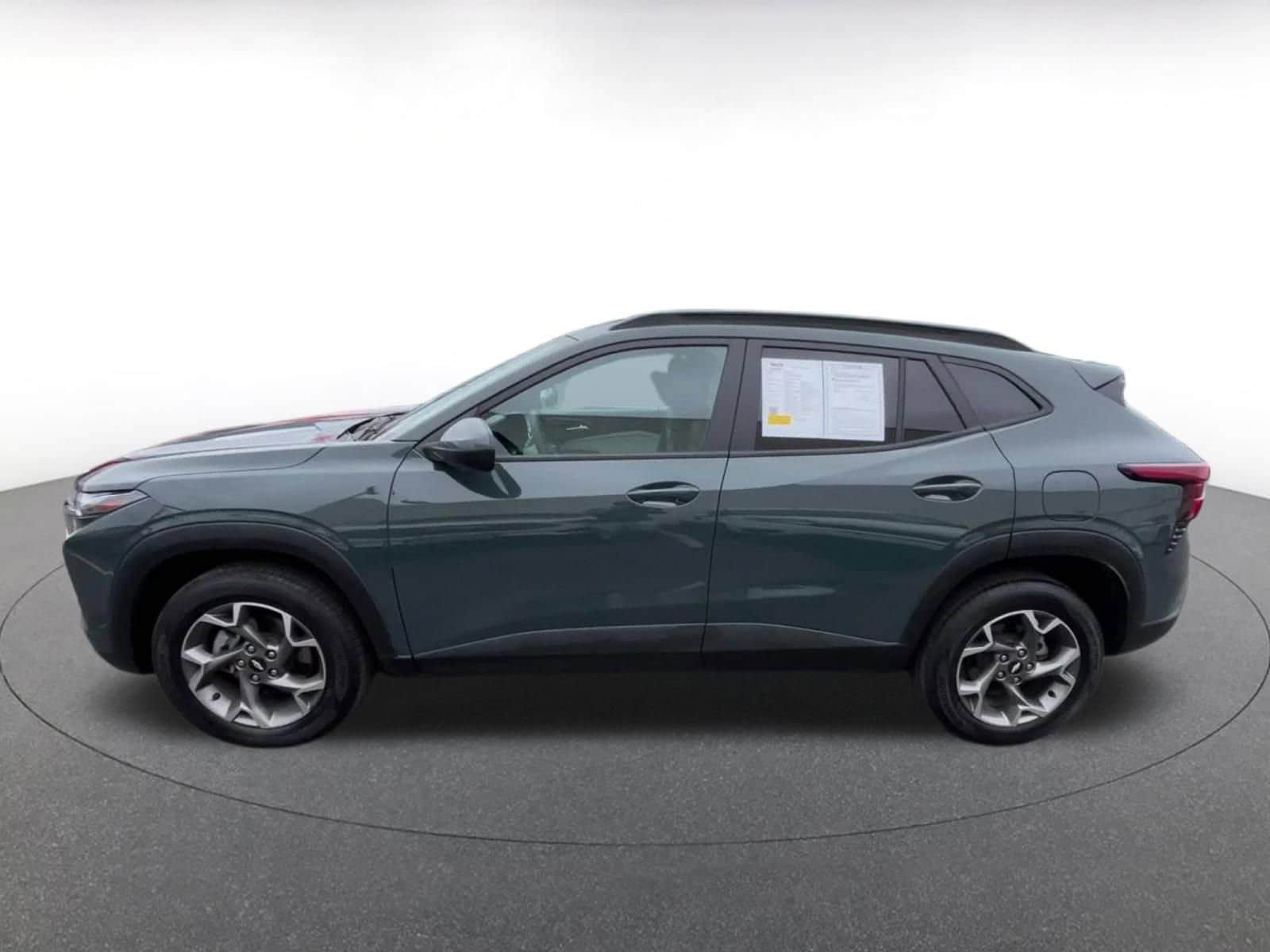 Thumbnail: 2025 Chevrolet Trax - 8