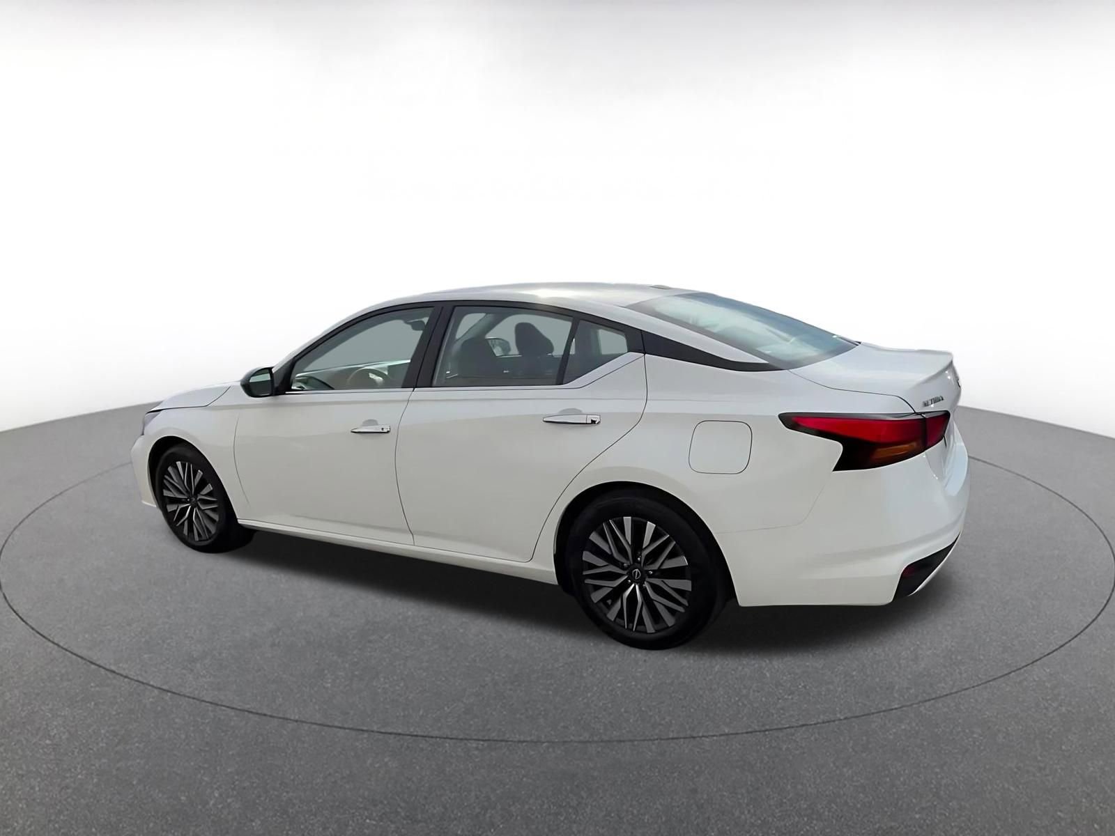 Thumbnail: 2025 Nissan Altima - 10