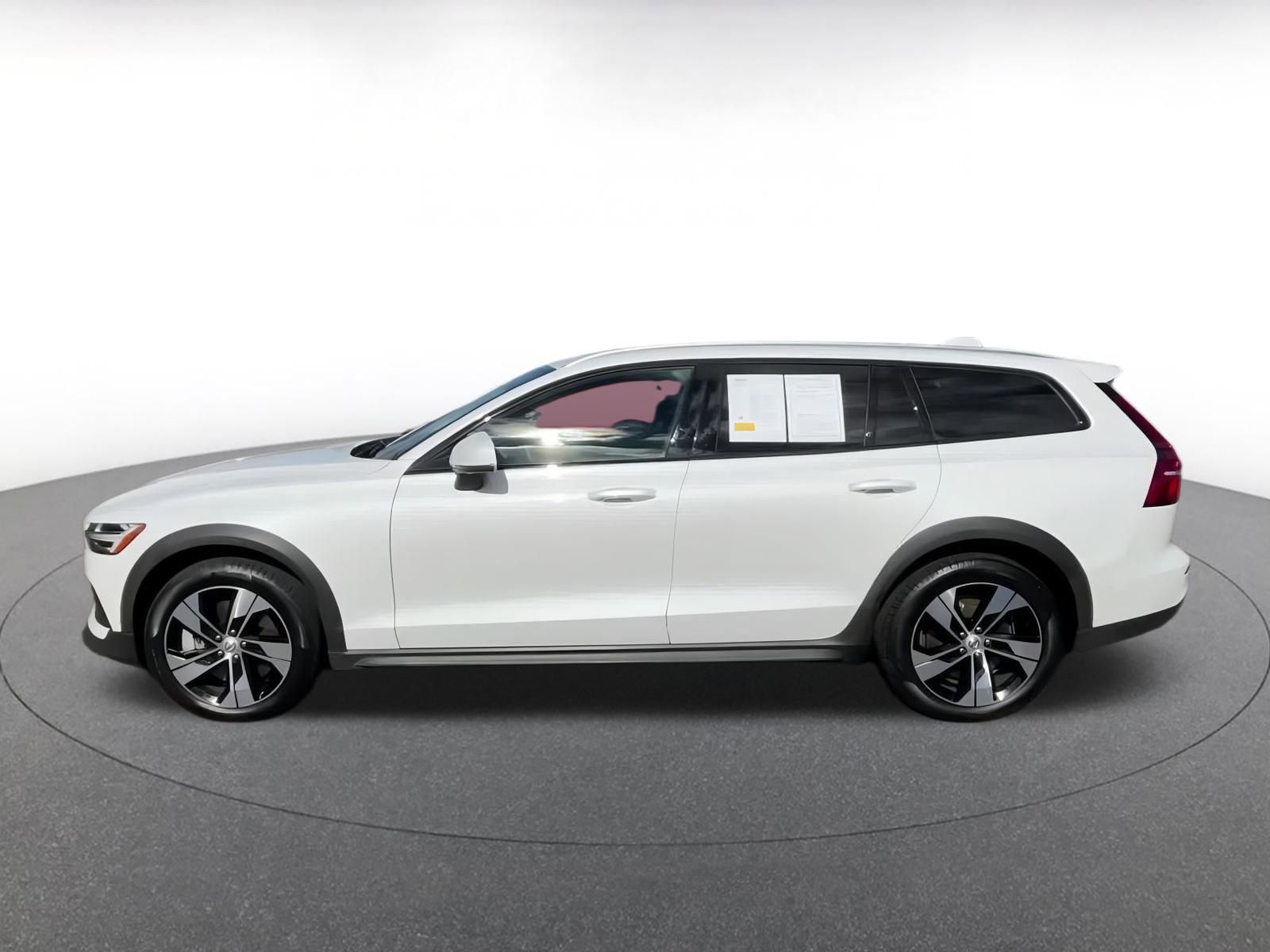 Thumbnail: 2025 Volvo S60 - 8