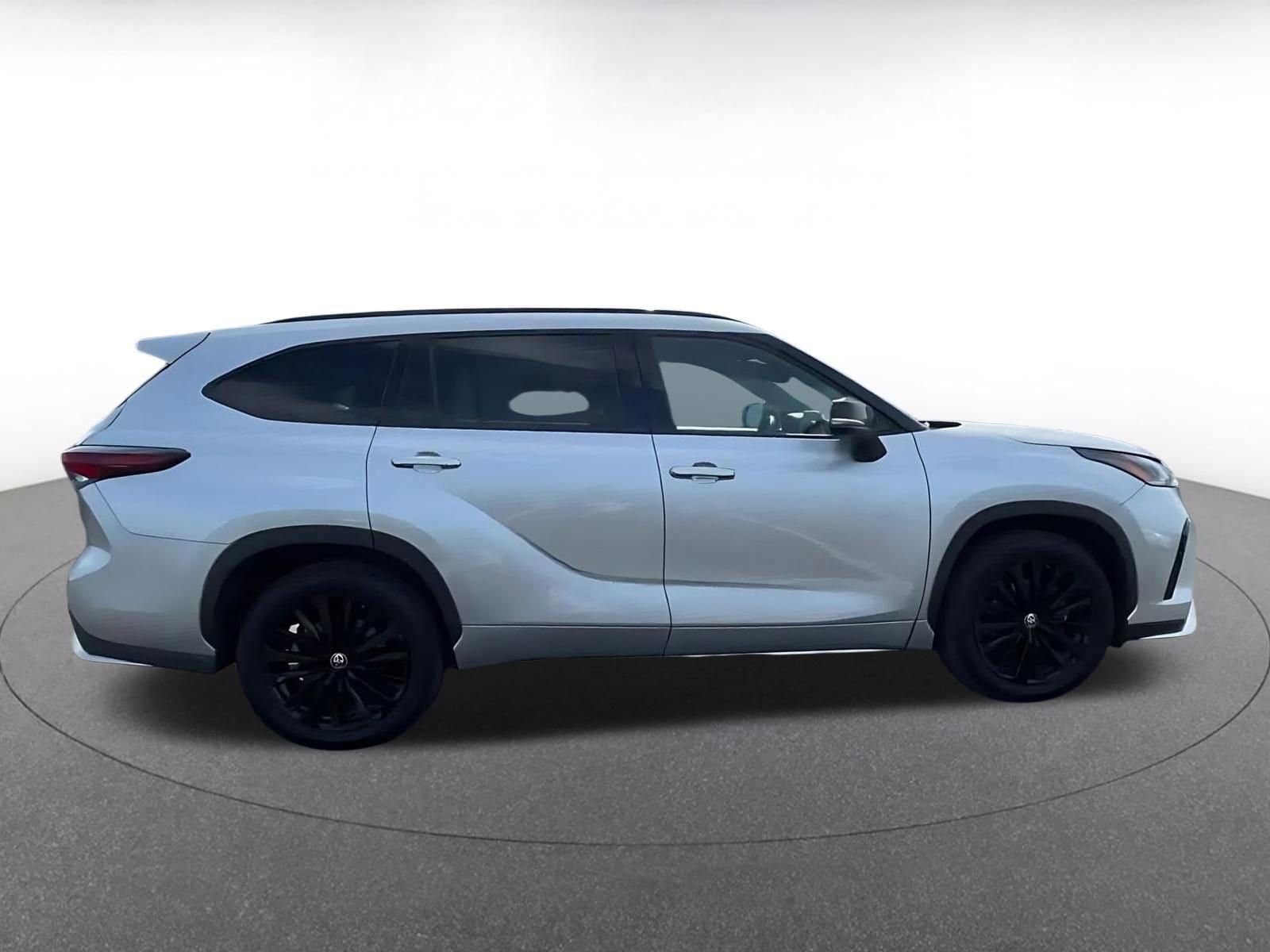 Thumbnail: 2025 Toyota Highlander - 16