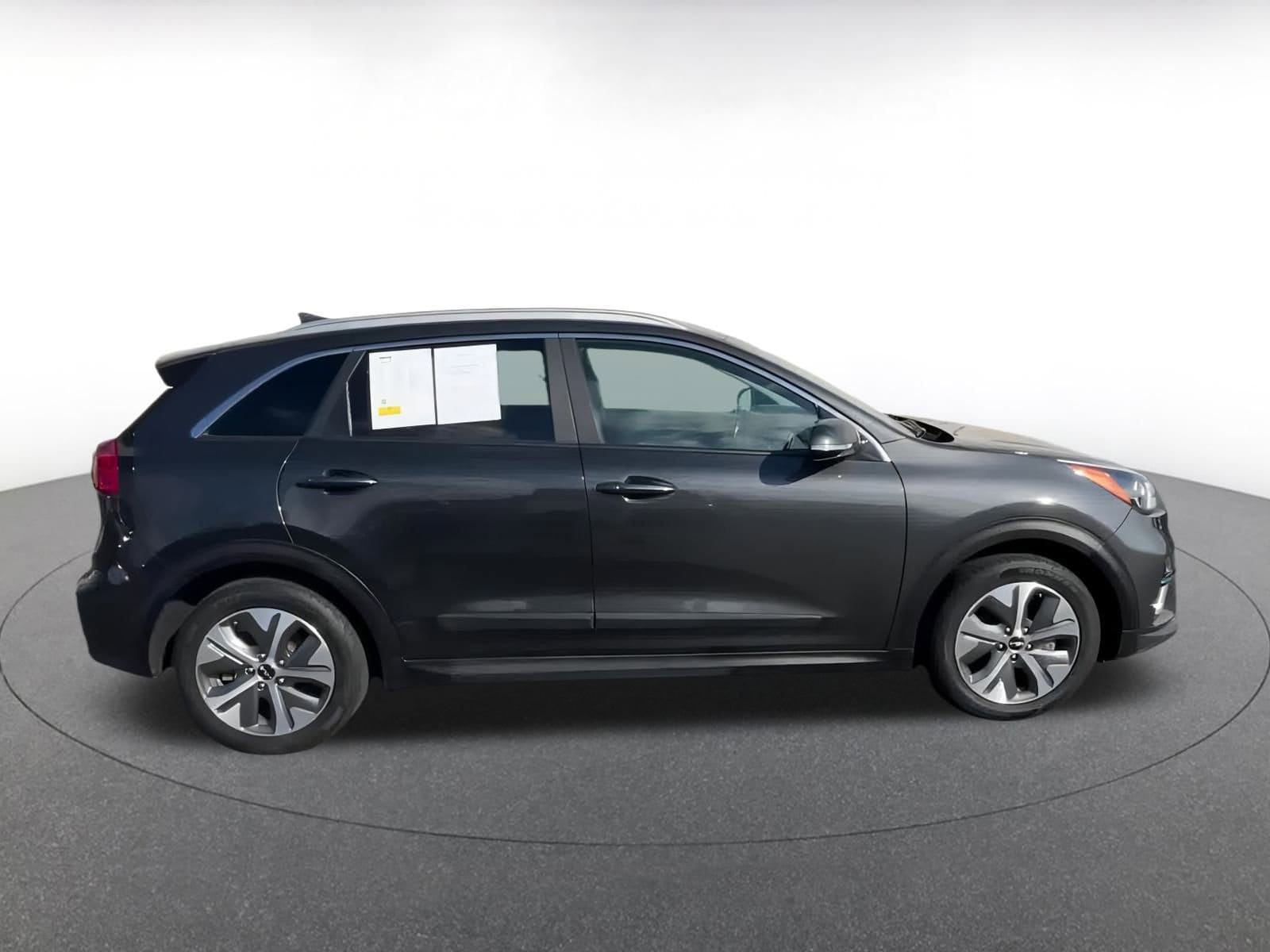 Thumbnail: 2022 Kia Niro - 16