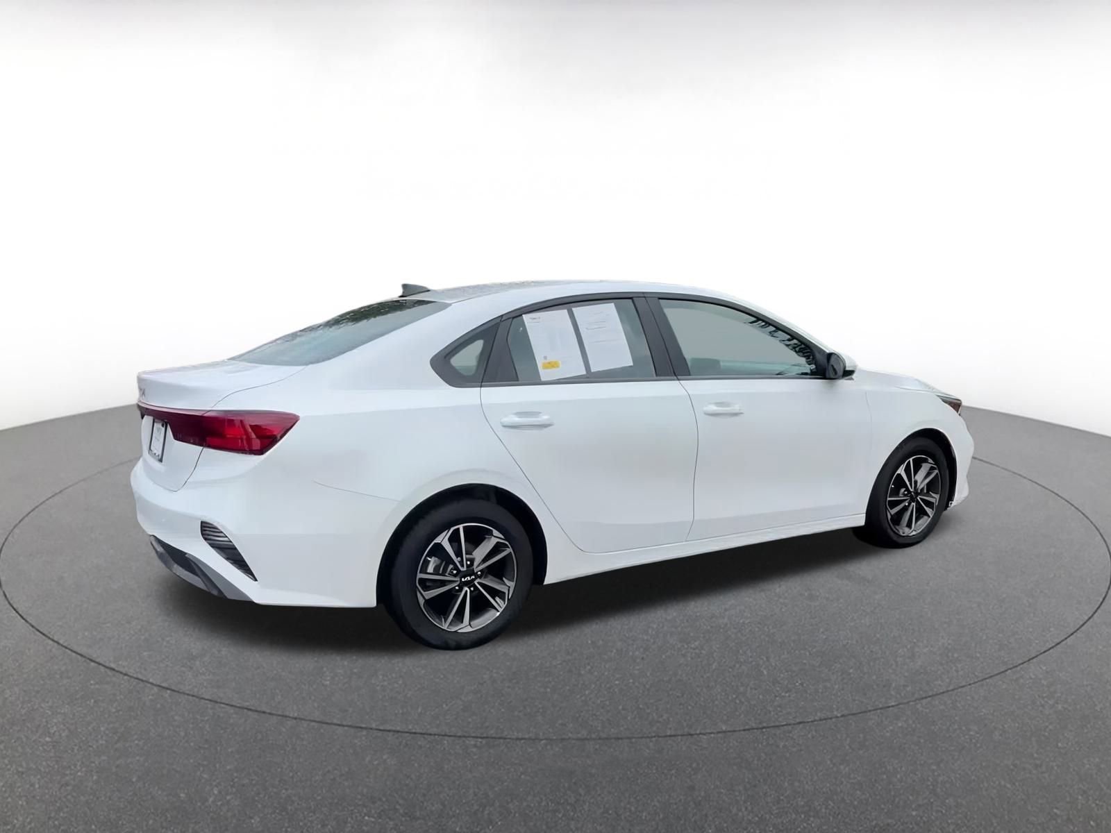 Thumbnail: 2024 Kia Forte - 15